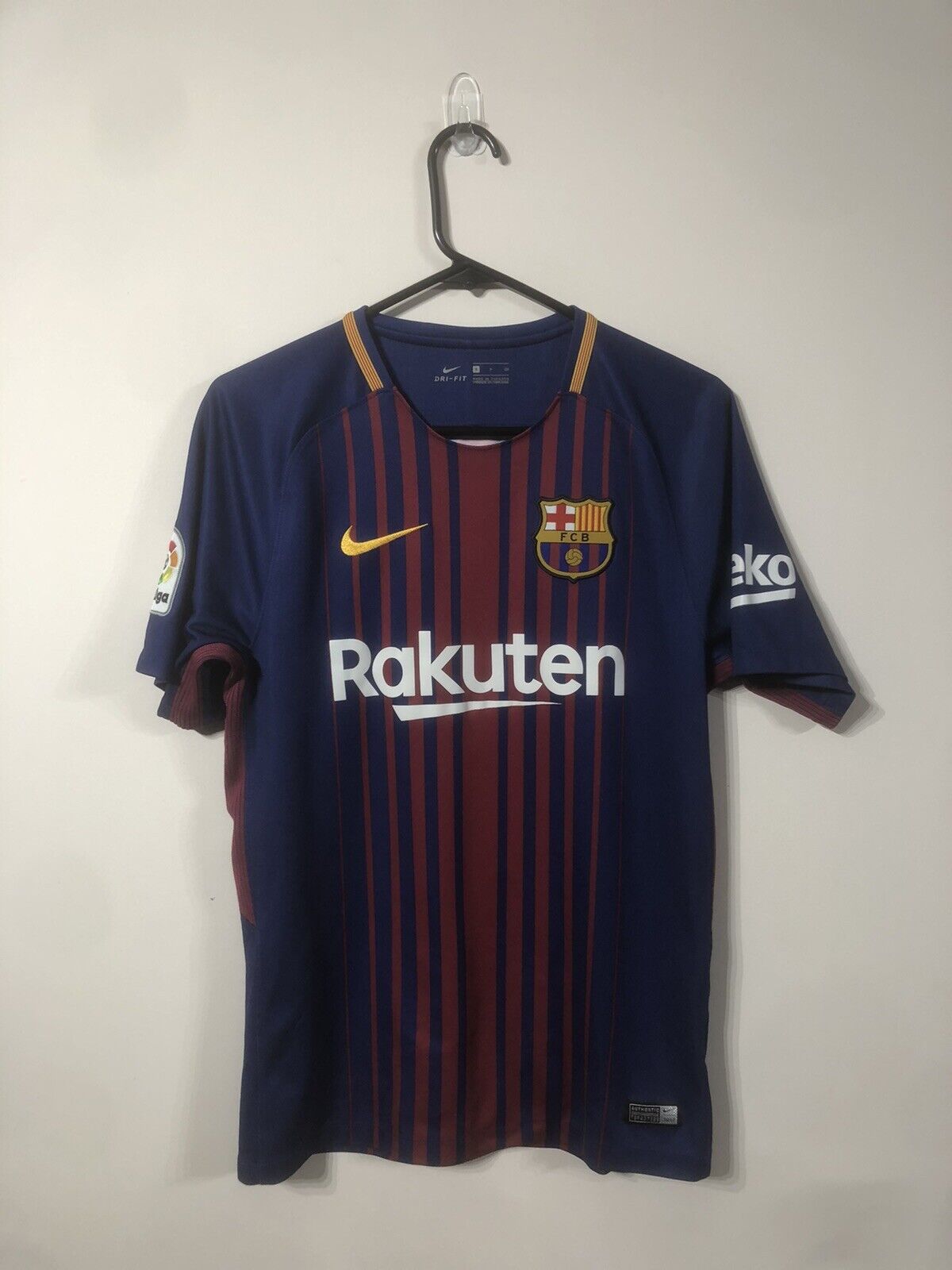 Suarez #9 Barcelona 2017/18 Small Home Shirt Nike Good Condition