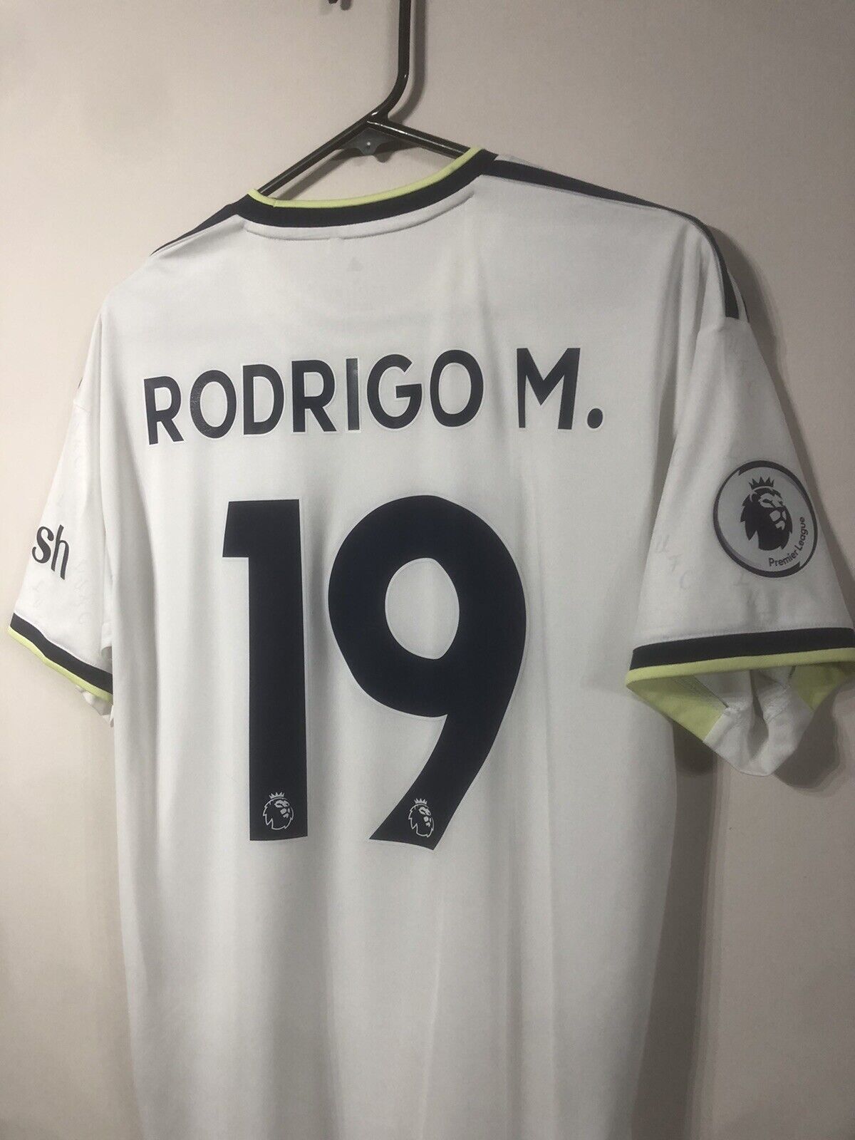 Rodrigo M. 19 Leeds United 2022 23 Medium Home Shirt Excellent Condition Hc1062