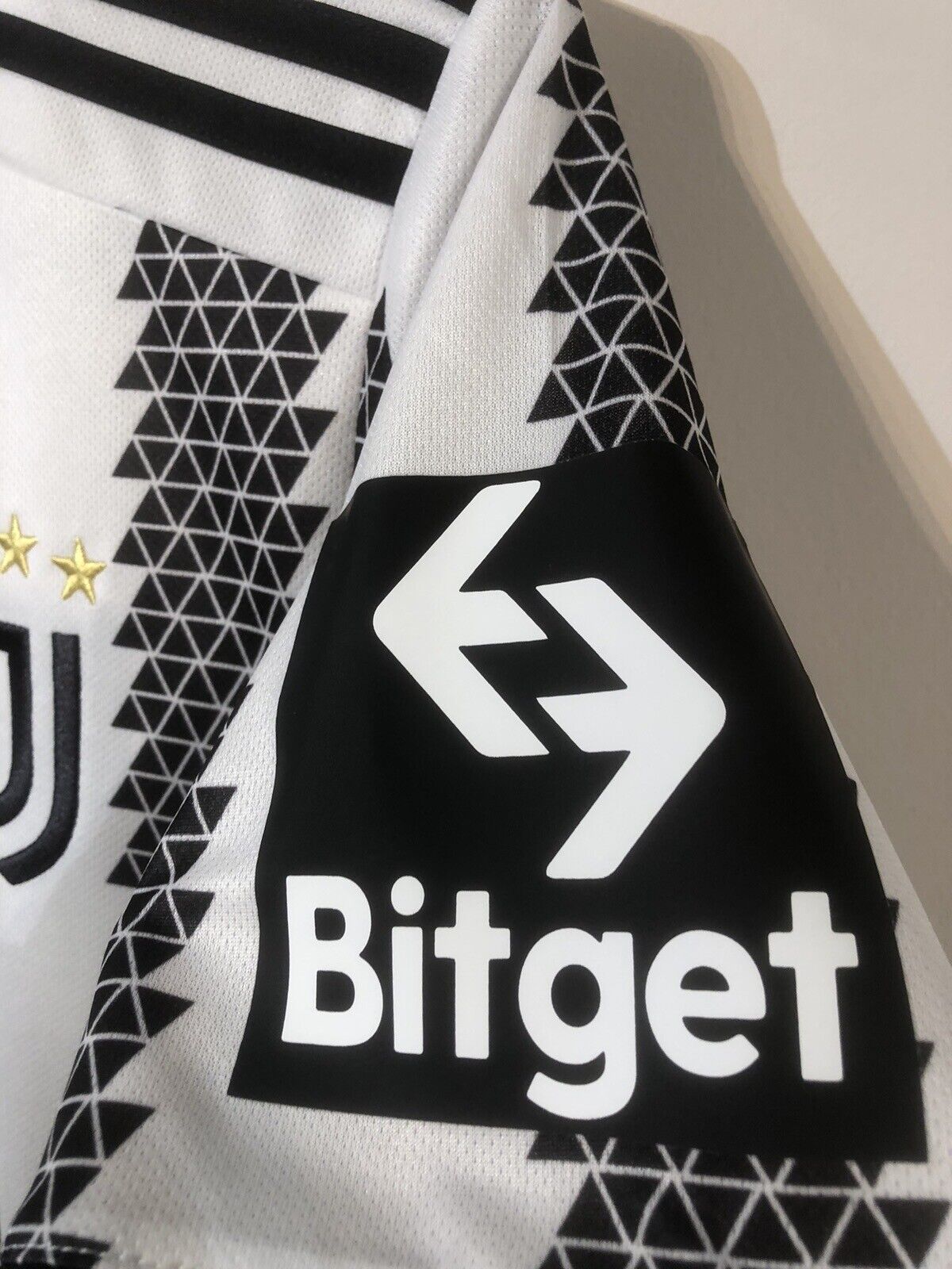 Chiesa #7 Juventus 2022/23 Small Home Football Shirt Adidas Excellent Condition