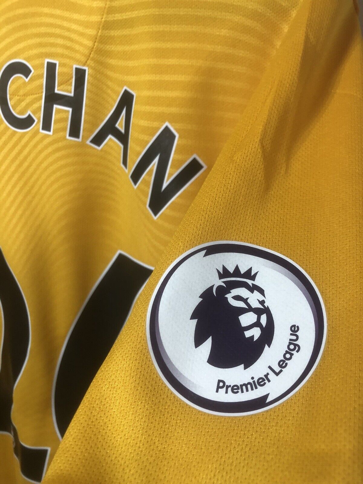 Hee Chan #26 BNWT Wolves 2021/22 Large Home Football Shirt Jersey Castore