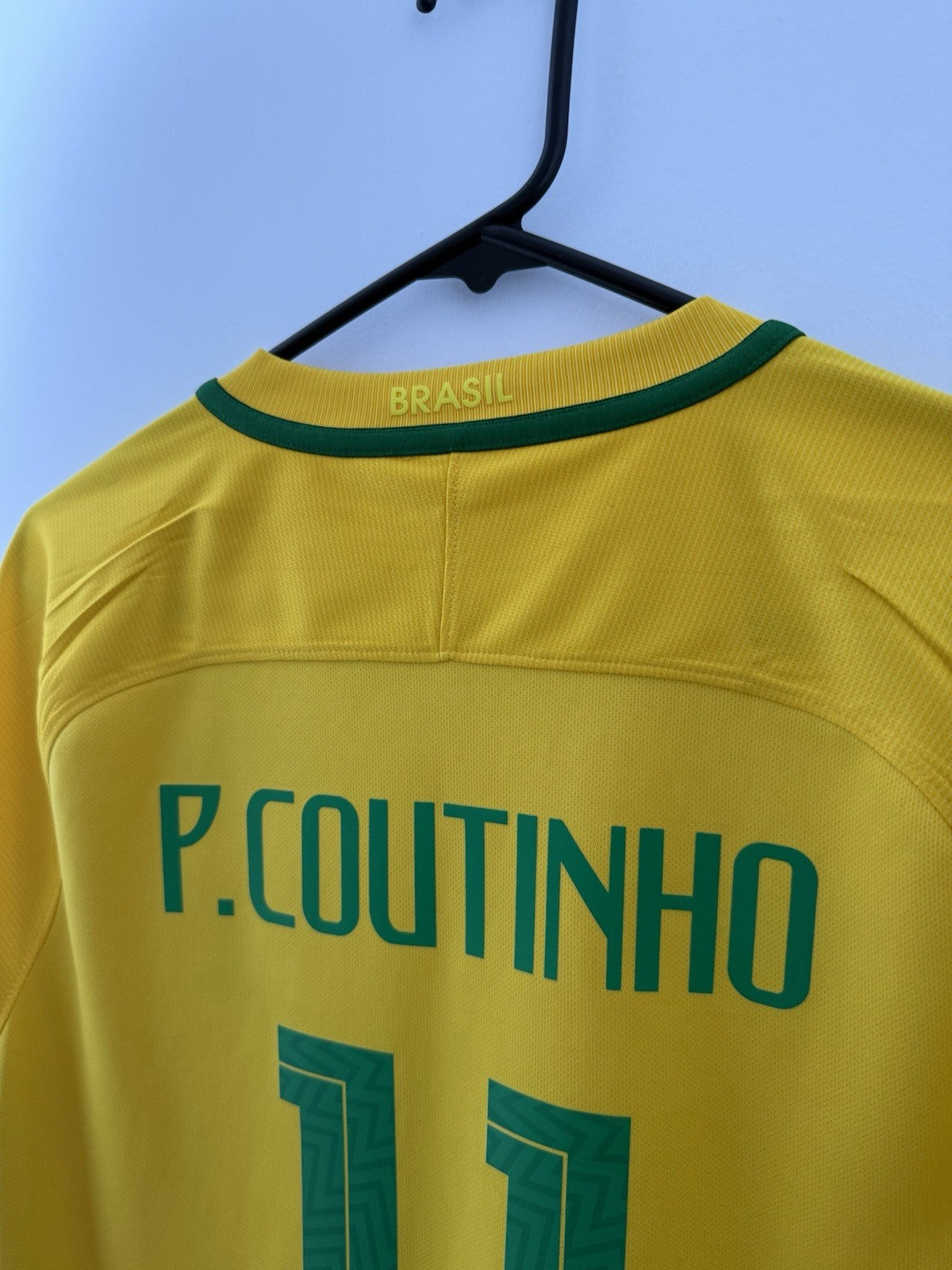 Brazil Coutinho #11 2018 Small Home Shirt Excellent Condition 724597-703