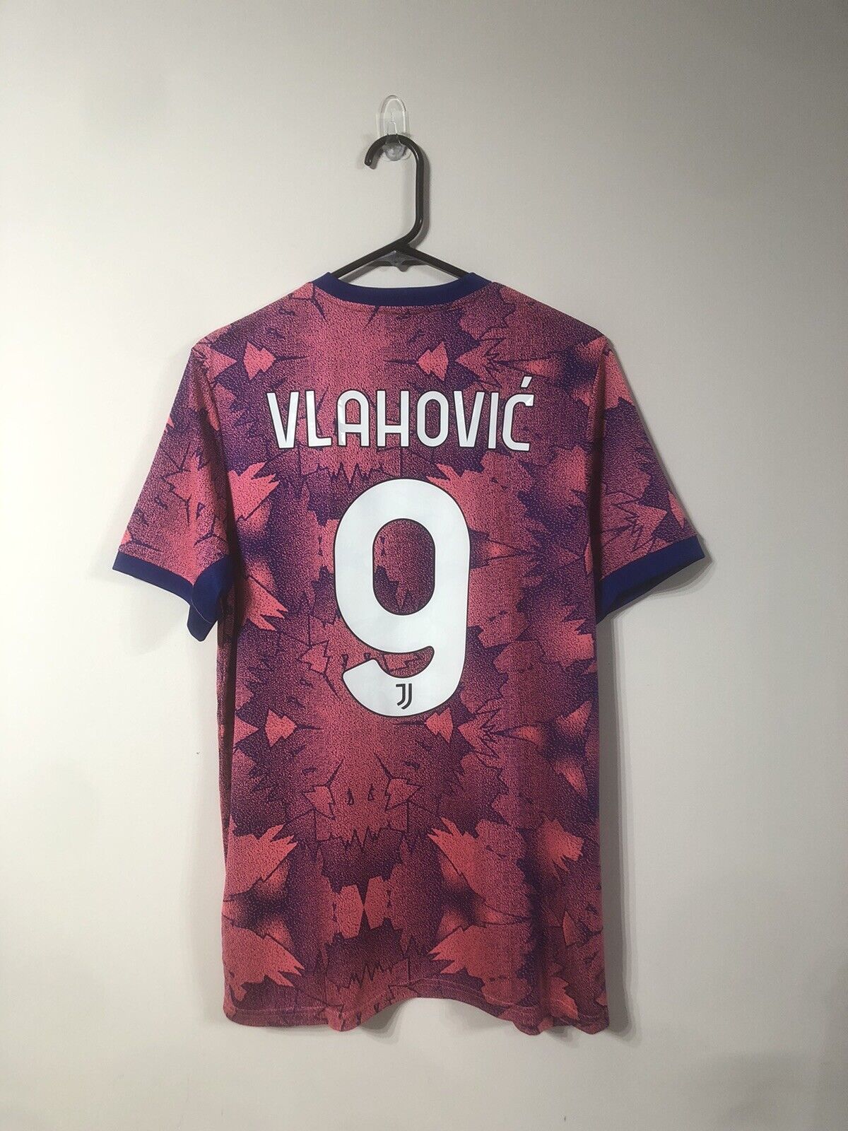 Vlahovic #9 Juventus 2022/23 Medium 3rd Football Shirt Adidas BNWT