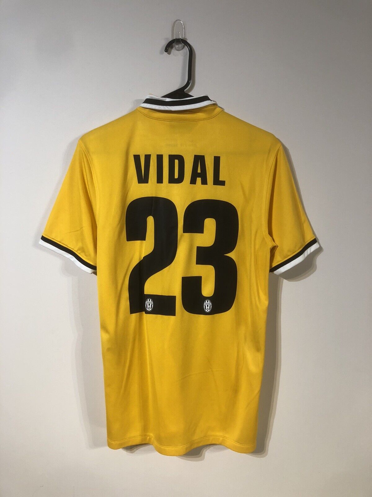 Vidal #23 Juventus 2013/14 Away Small Football Shirt Nike Very Good Condition