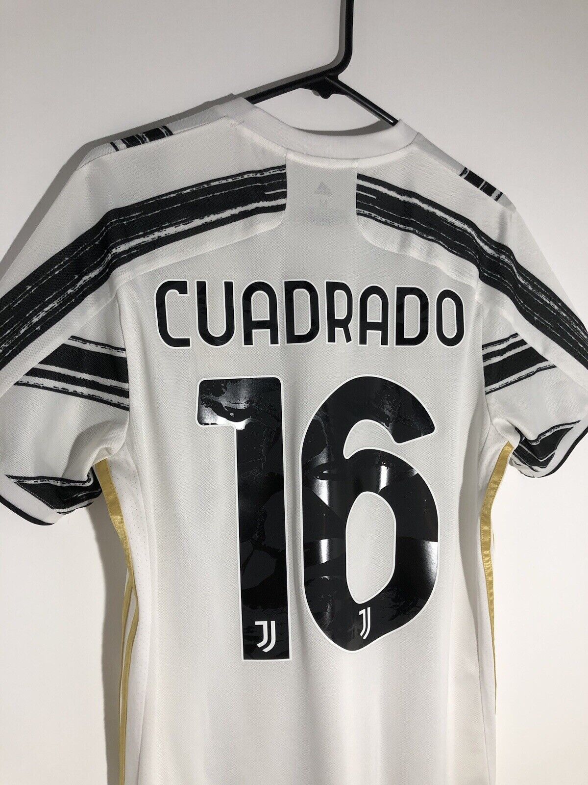 Cuadrado #16 Juventus 2020/21 Medium Home Shirt Adidas Excellent Conditio EI9894