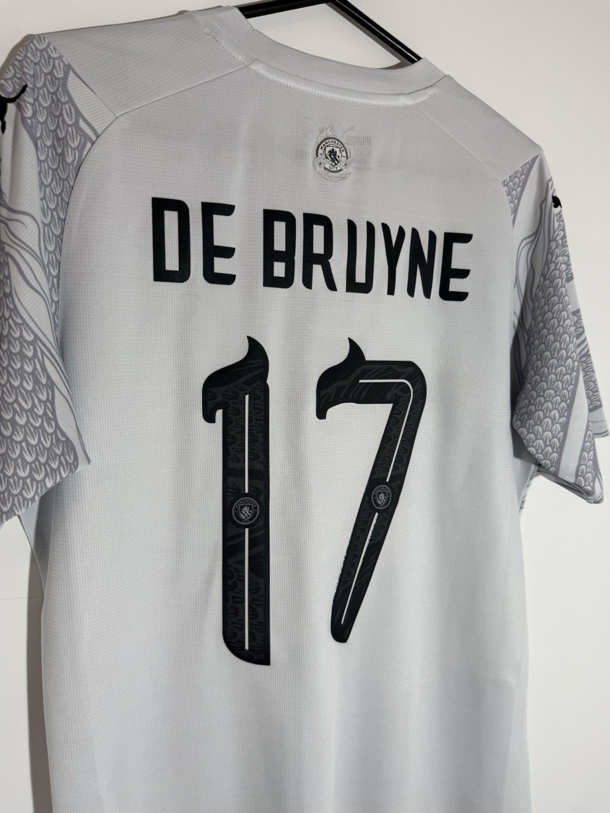 Man City De Bruyne #17 2023/24 CNY Medium Home Excellent Condition 759202-01