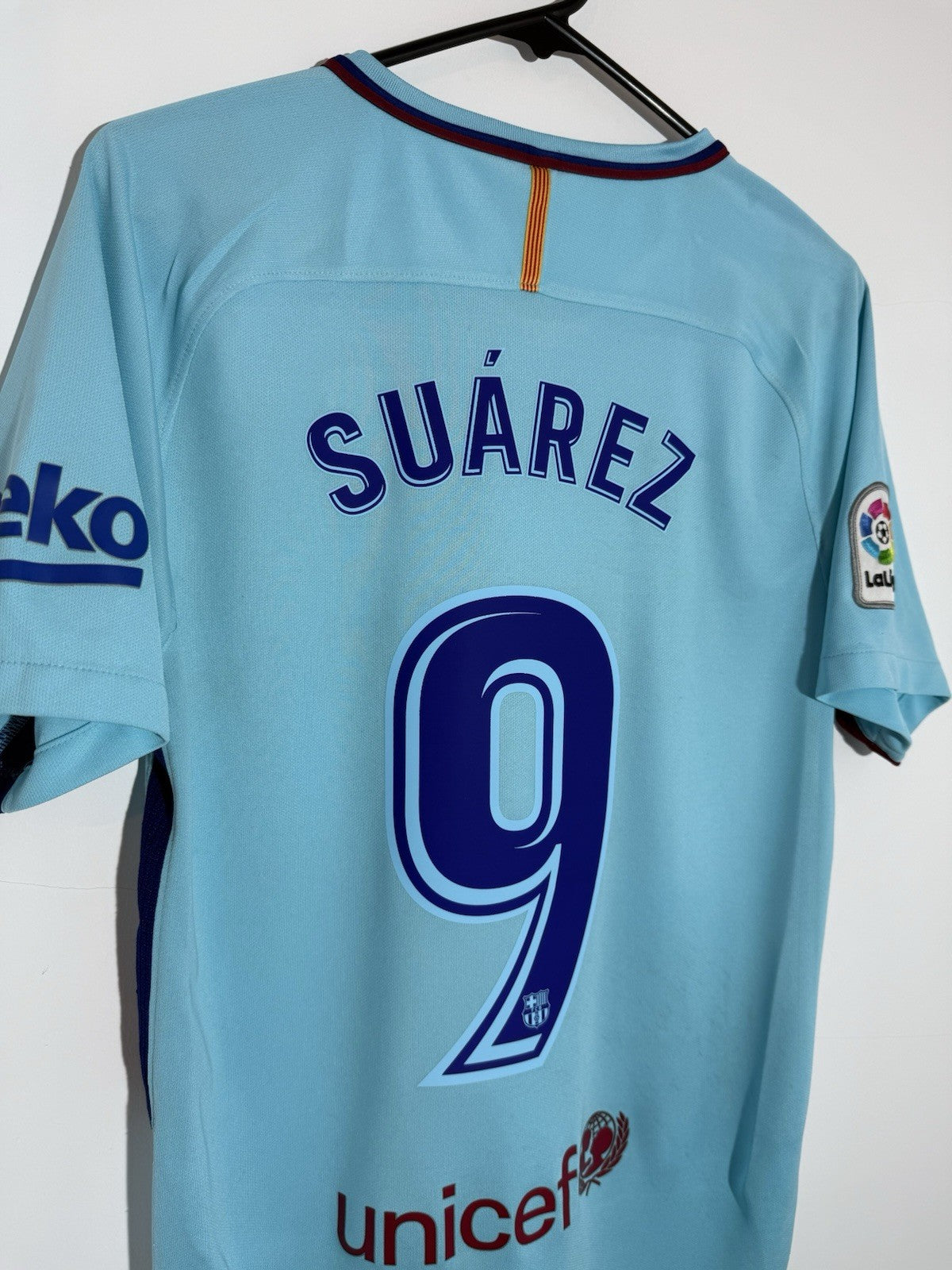 Barcelona Suarez #9 2017/18 Small Away Shirt Excellent Condition 847254-484