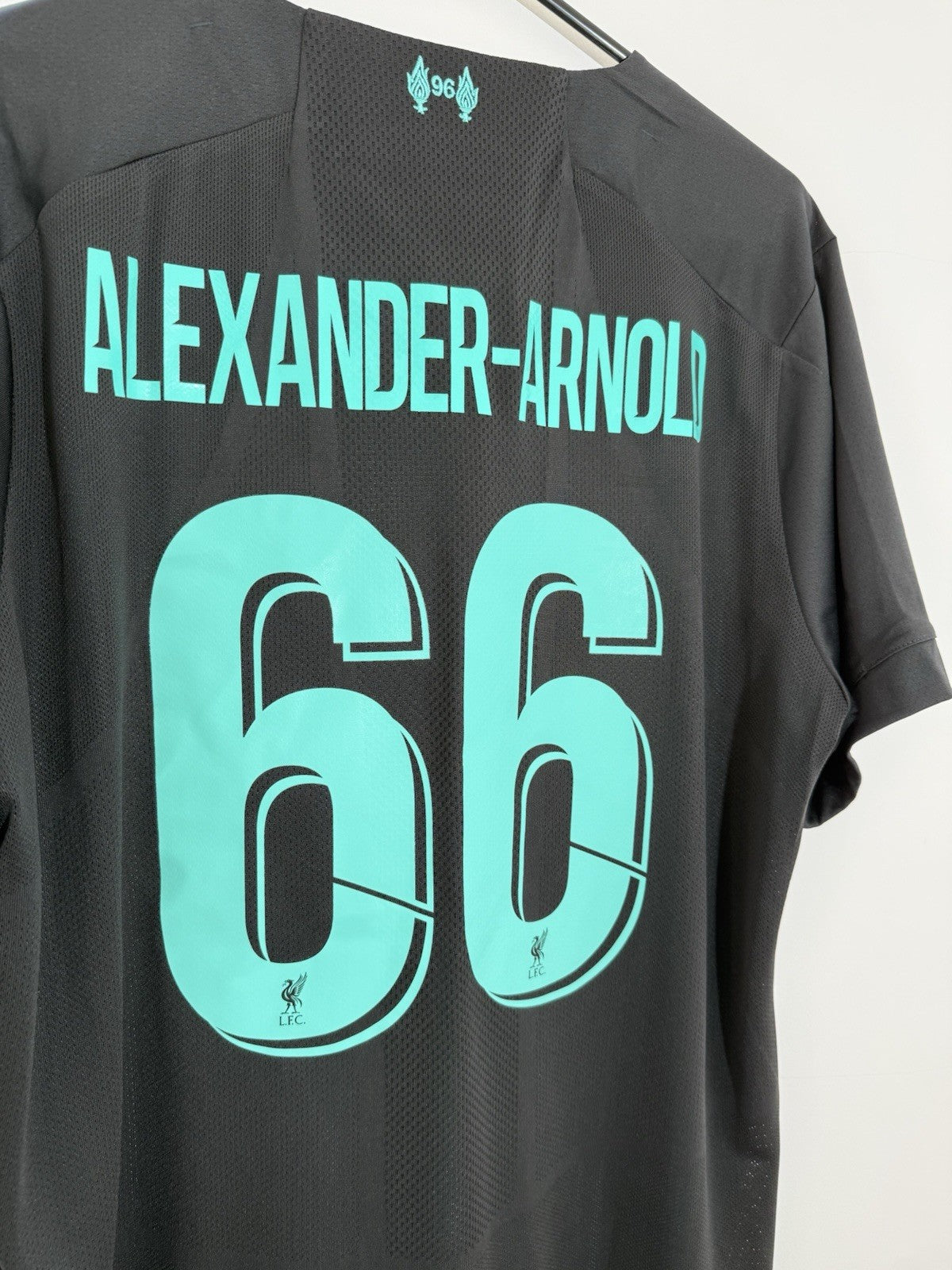 Liverpool Alexander-Arnold #66 2019/20 Large 3rd Shirt New Balance BNWT MT930023