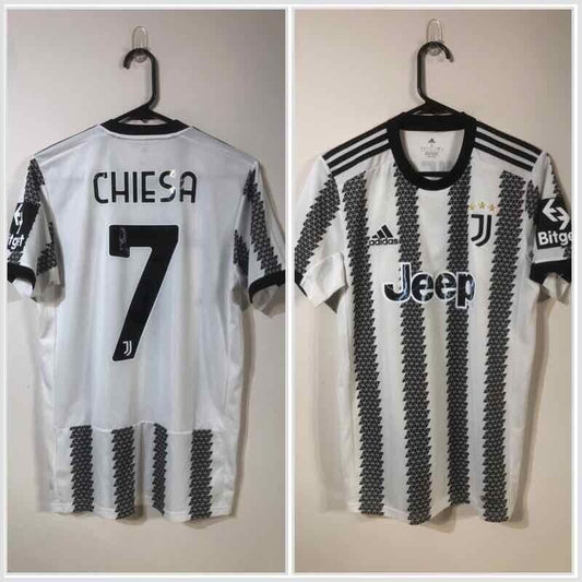 Chiesa #7 Juventus 2022/23 Small Home Football Shirt Adidas Excellent Condition