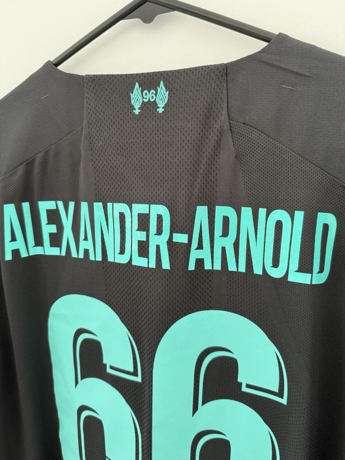 Liverpool Alexander-Arnold #66 2019/20 Large 3rd Shirt New Balance BNWT MT930023