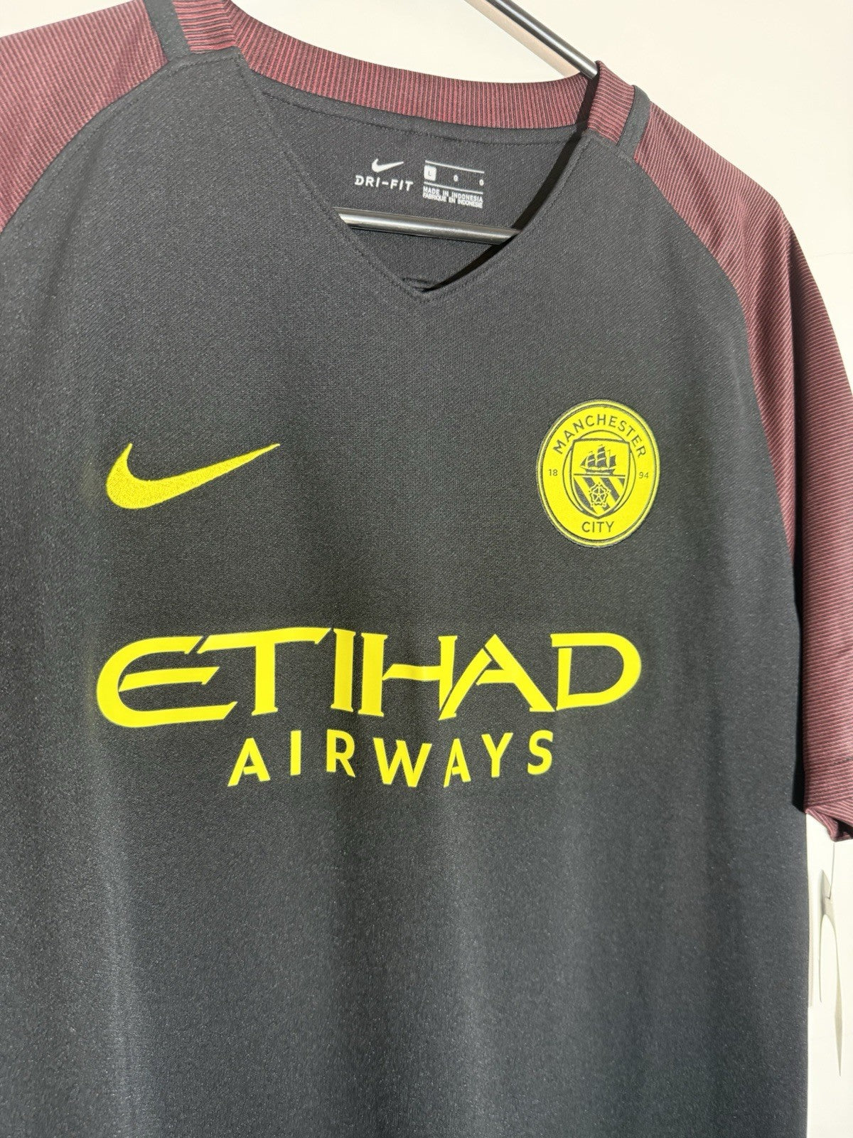 Manchester City Stones #24 2016/17 Large Away Football Shirt BNWT 776903-011