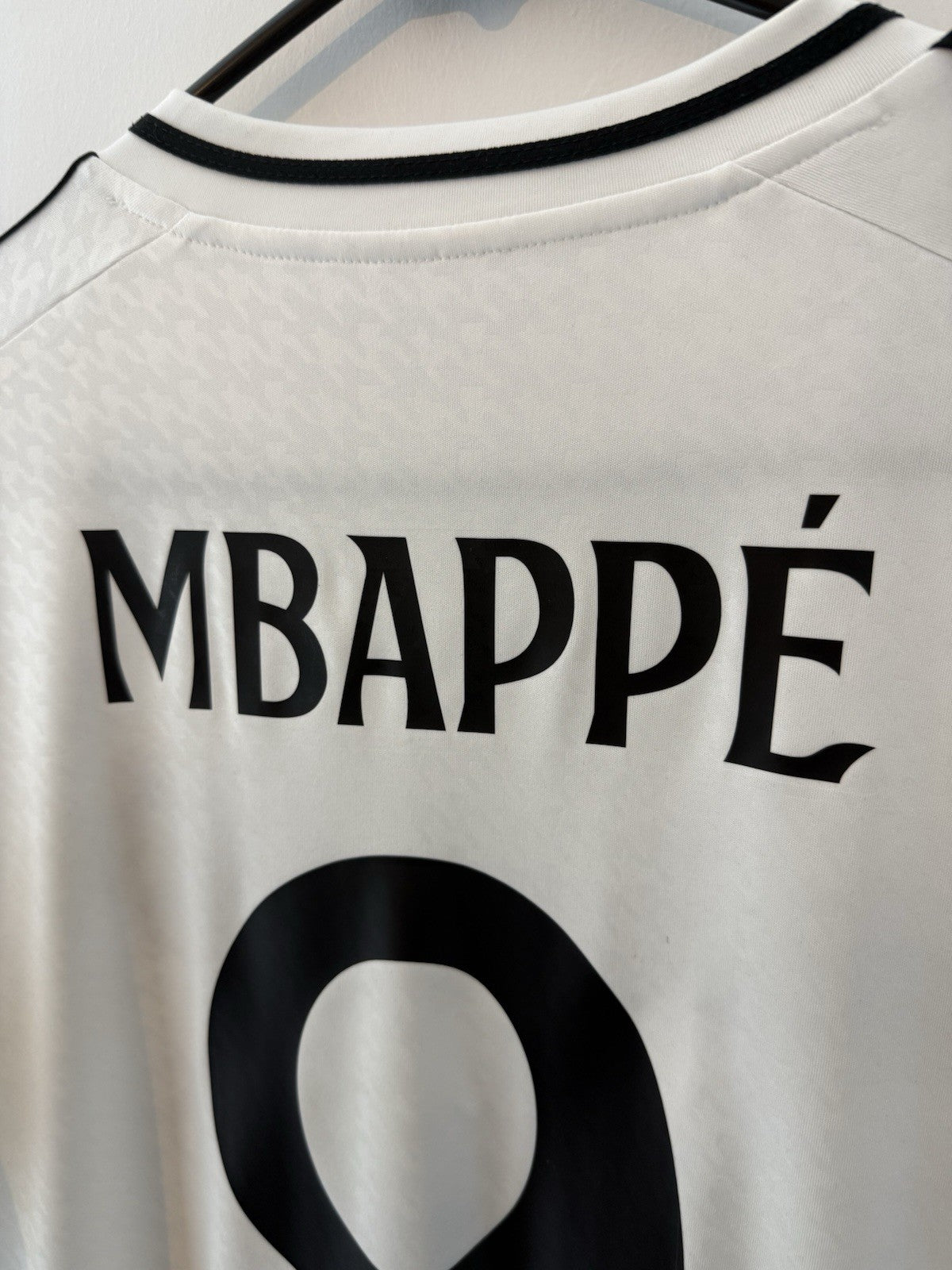 Real Madrid Mbappe #9 2024/25 Large Home Shirt Excellent Condition IU5011