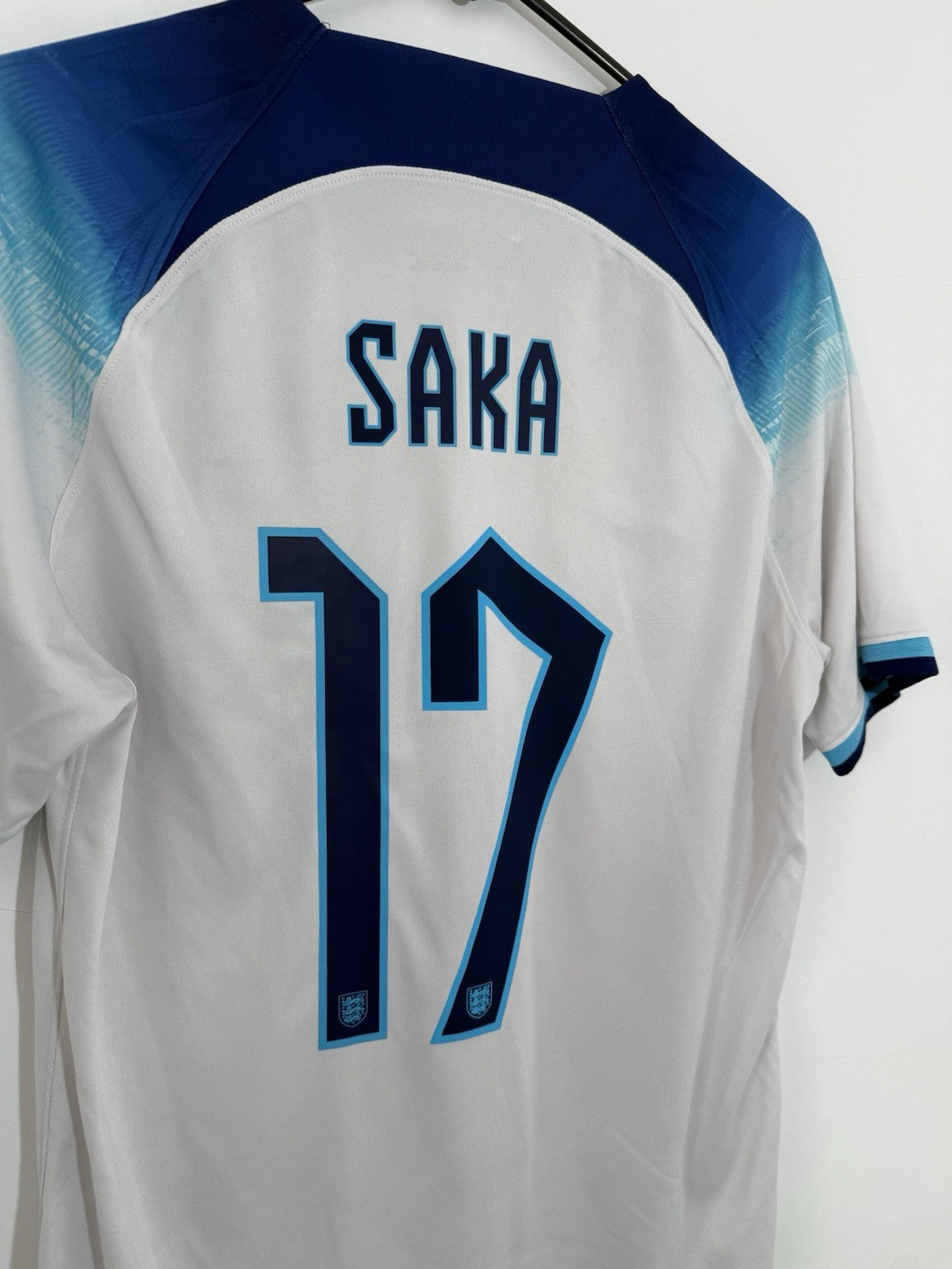 England Saka #17 2022 Medium Home Shirt Excellent Condition DN0687-100