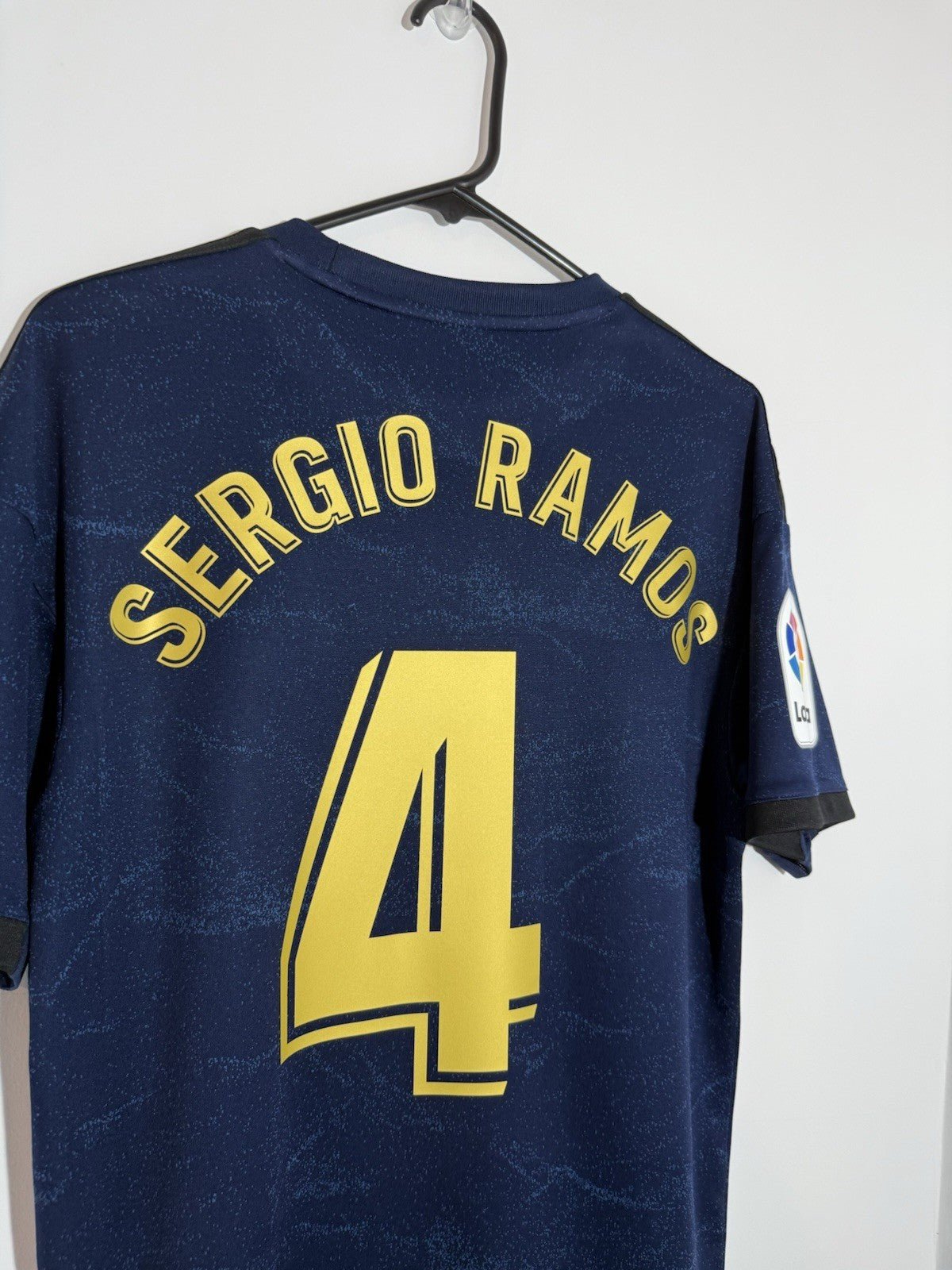 レアルマドリード　レプリカユニフォーム #4 SERGIO RAMOS 楽天市場】19/20 レアル・マドリード ホーム(白) ＃4 SERGIO