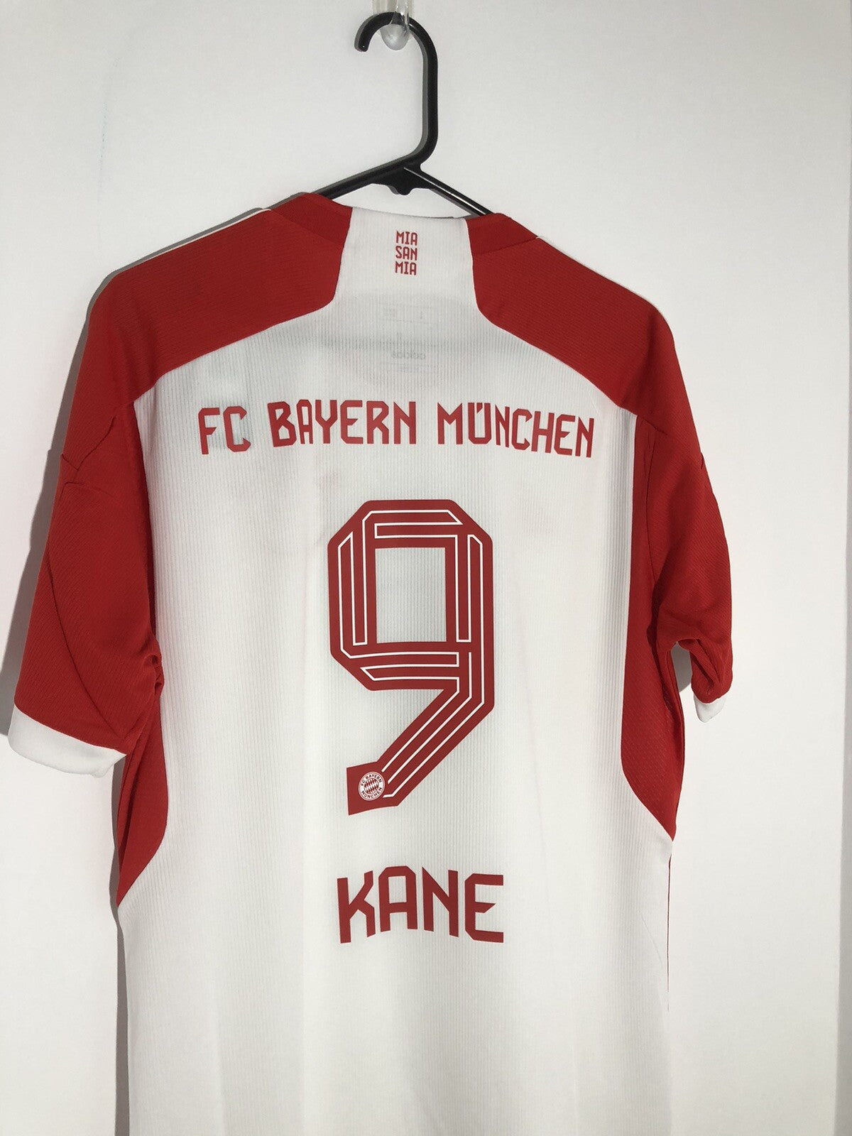 Bayern Munich Kane #9 2023/24 Large Home Shirt BNWT IJ7442