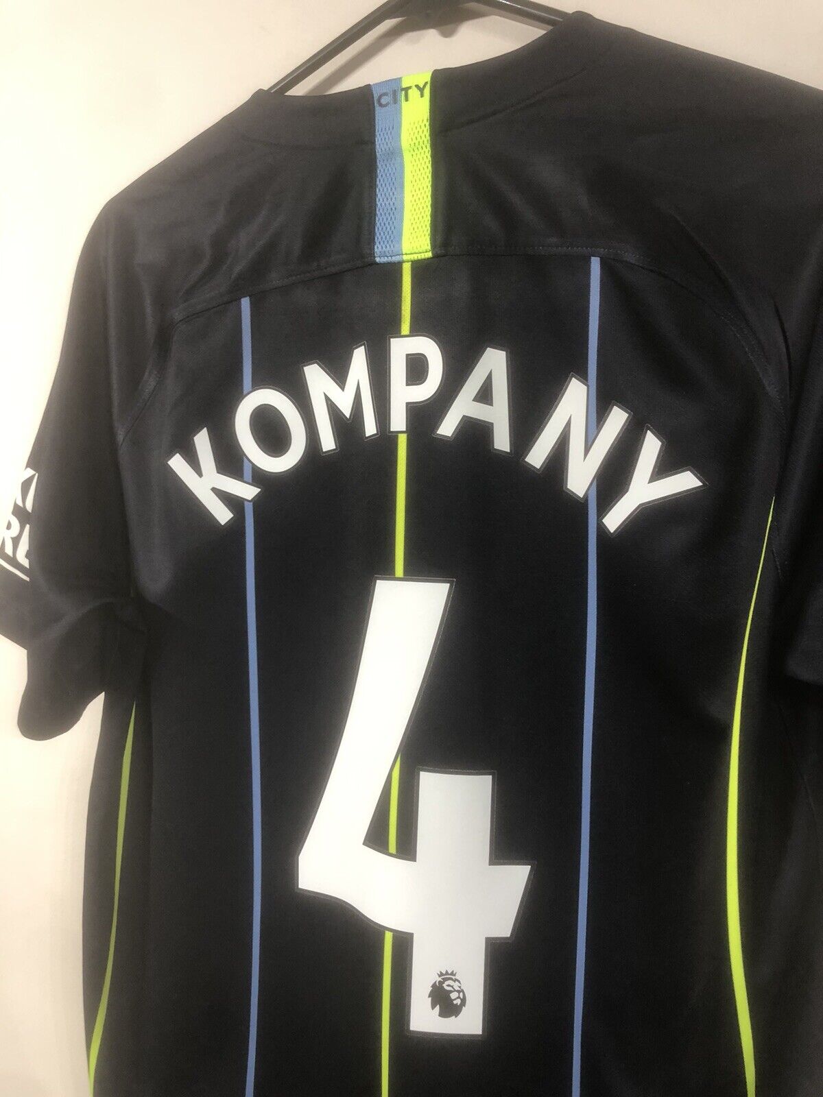 Kompany #4 Manchester City 2018/19 Medium Away Shirt Nike Excellent Condition