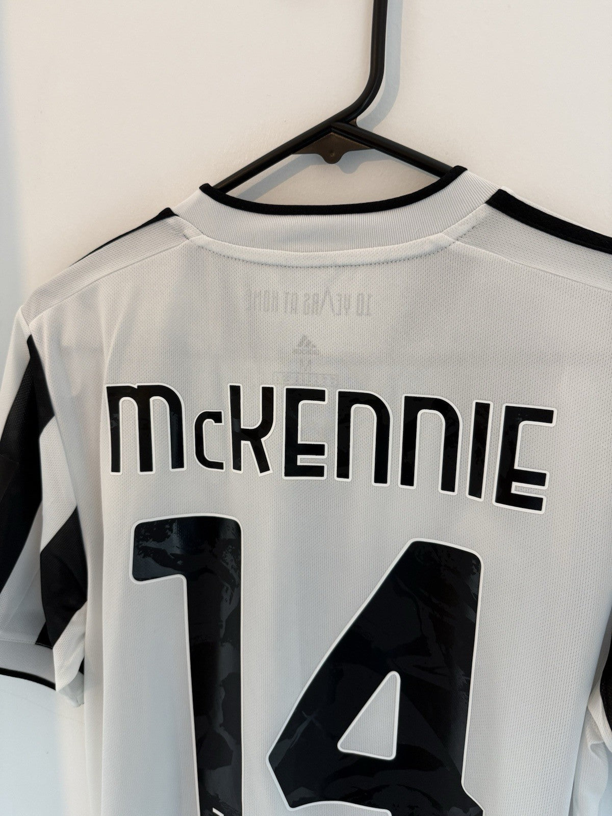 Juventus McKennie #14 2021/22 Medium Home Shirt Adidas BNWT GS1442