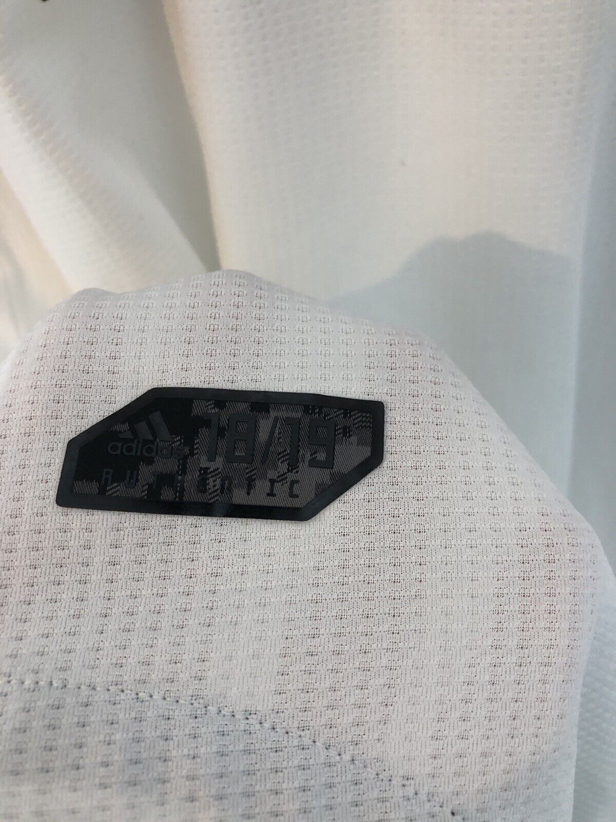 Isco #22 Real Madrid 2018/19 Home Authentic Medium Excellent Condition CG0561