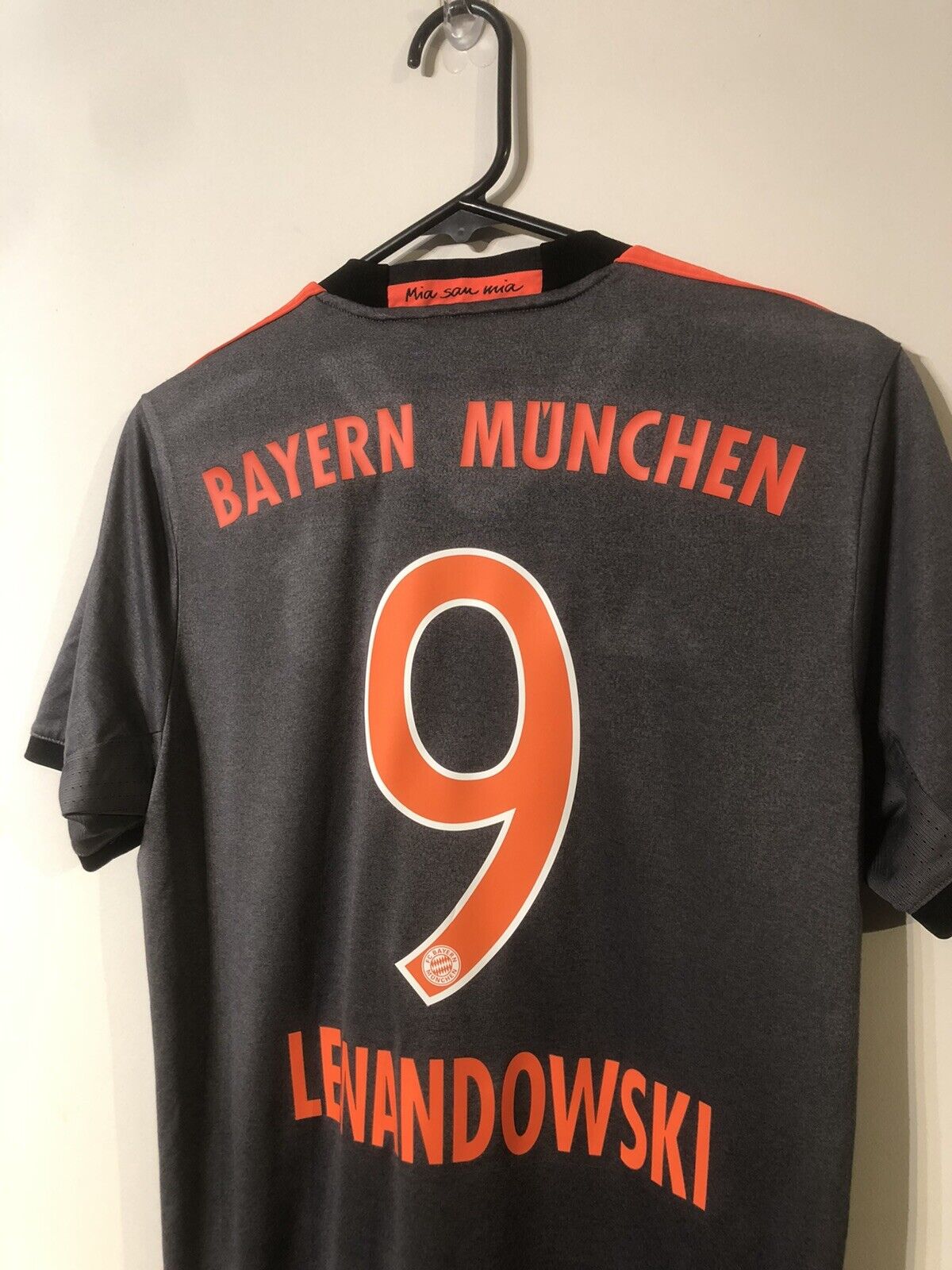 Lewandowski #9 Bayern Munich 2016/17 Small Away Football Shirt V Good Condition