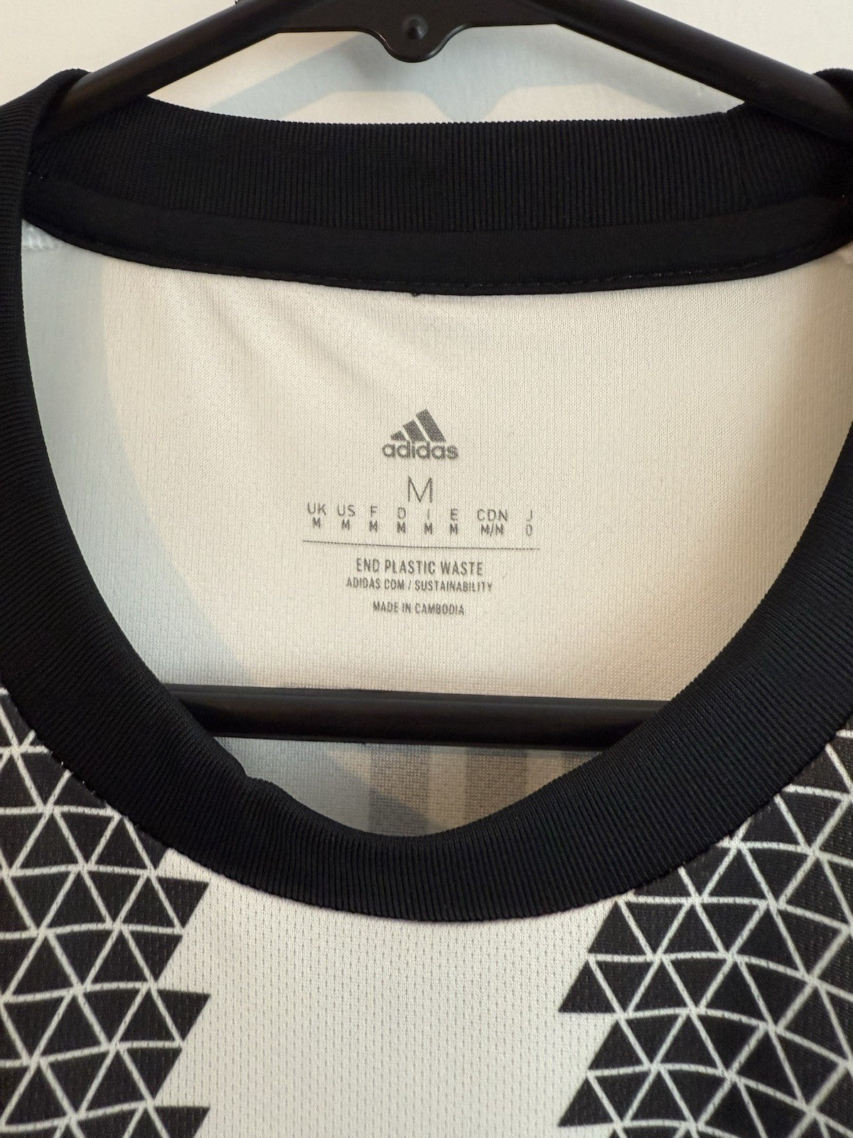 Juventus Chiesa #7 2022/23 Medium Home Shirt Excellent Condition H38907