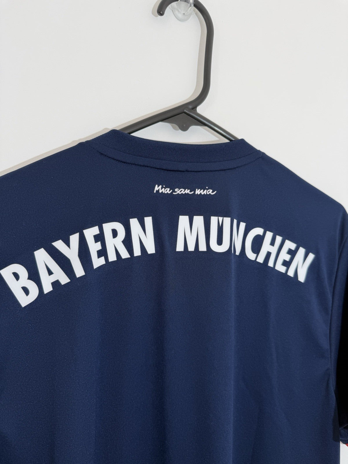 Bayern Munich 2017/18 Medium Away Shirt Adidas Excellent Condition AZ7937