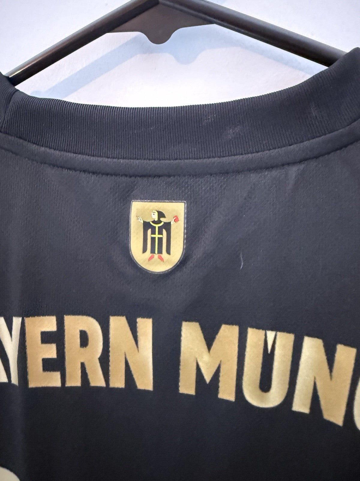 Bayern Munich Davies #19 2021/22 Medium Away Excellent Condition GM5317