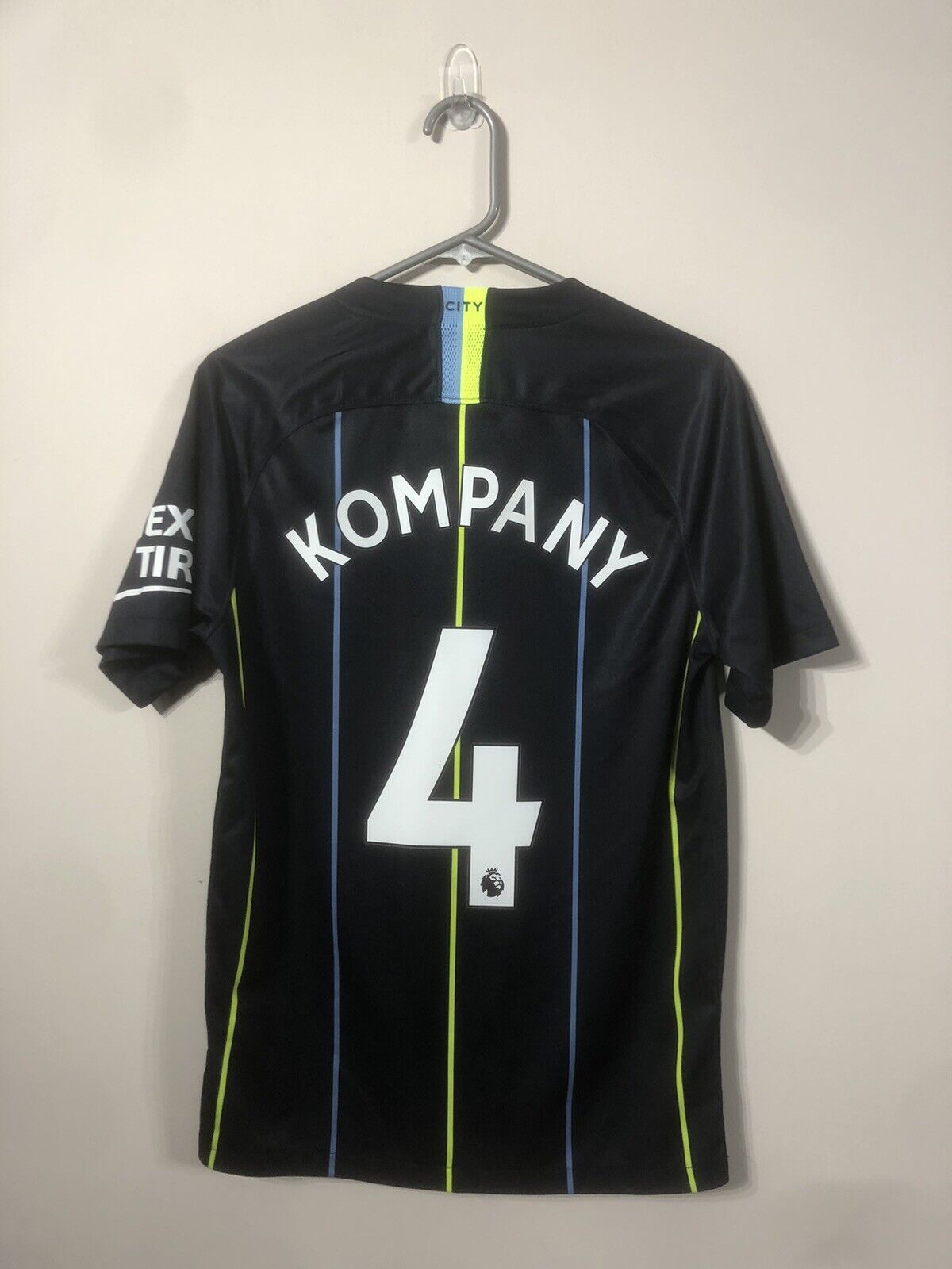 Kompany #4 Manchester City 2018/19 Small Away Shirt Nike Excellent Condition