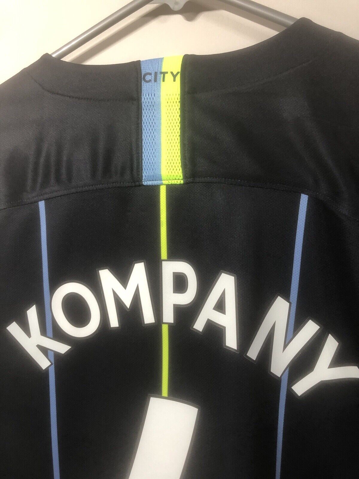 Kompany 4 Manchester City 2018 19 Xl Away Excellent Condition 919002 476