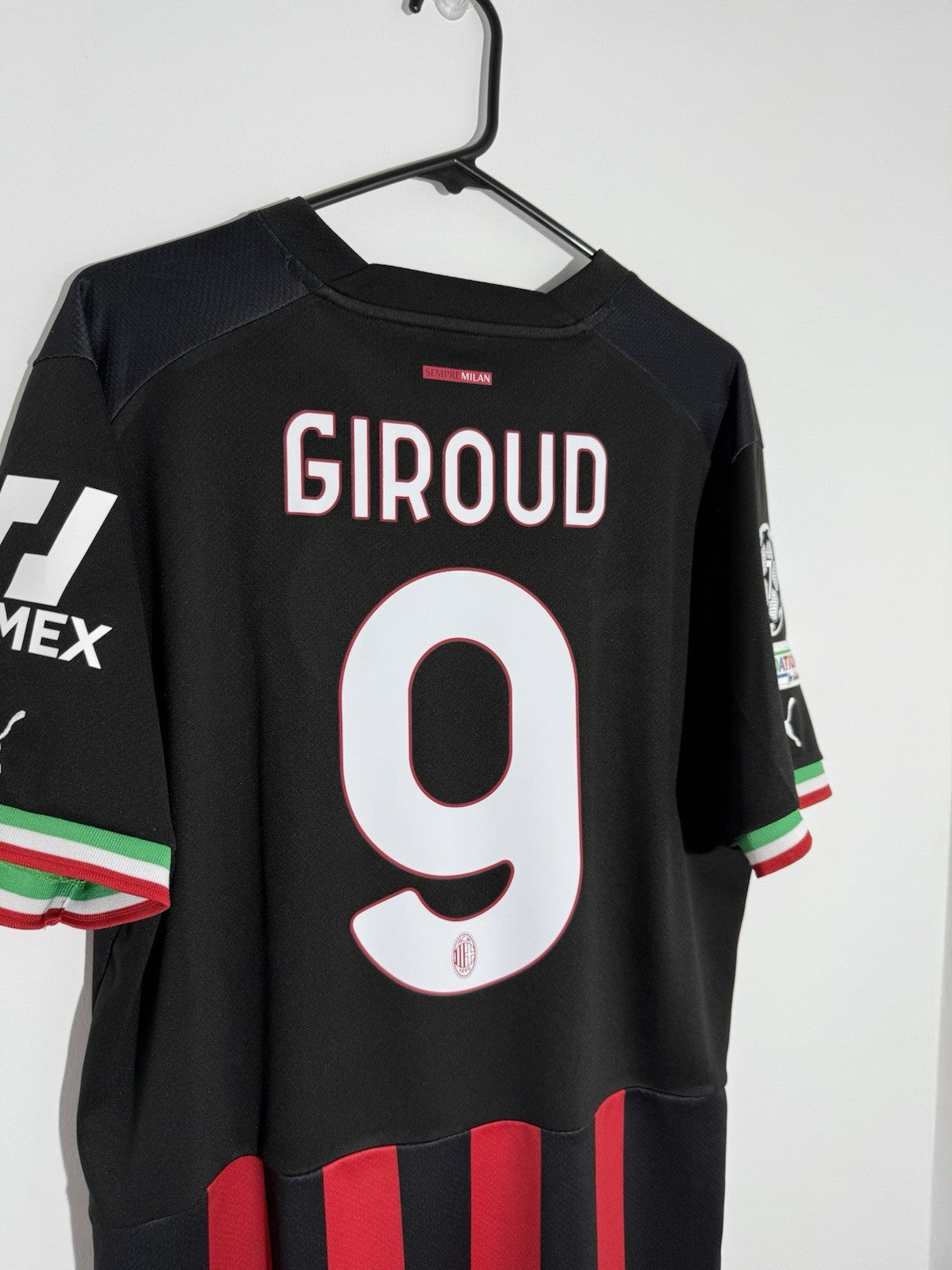 AC Milan Giroud #9 2022/23 Home Large Shirt Excellent Condition 765824-01