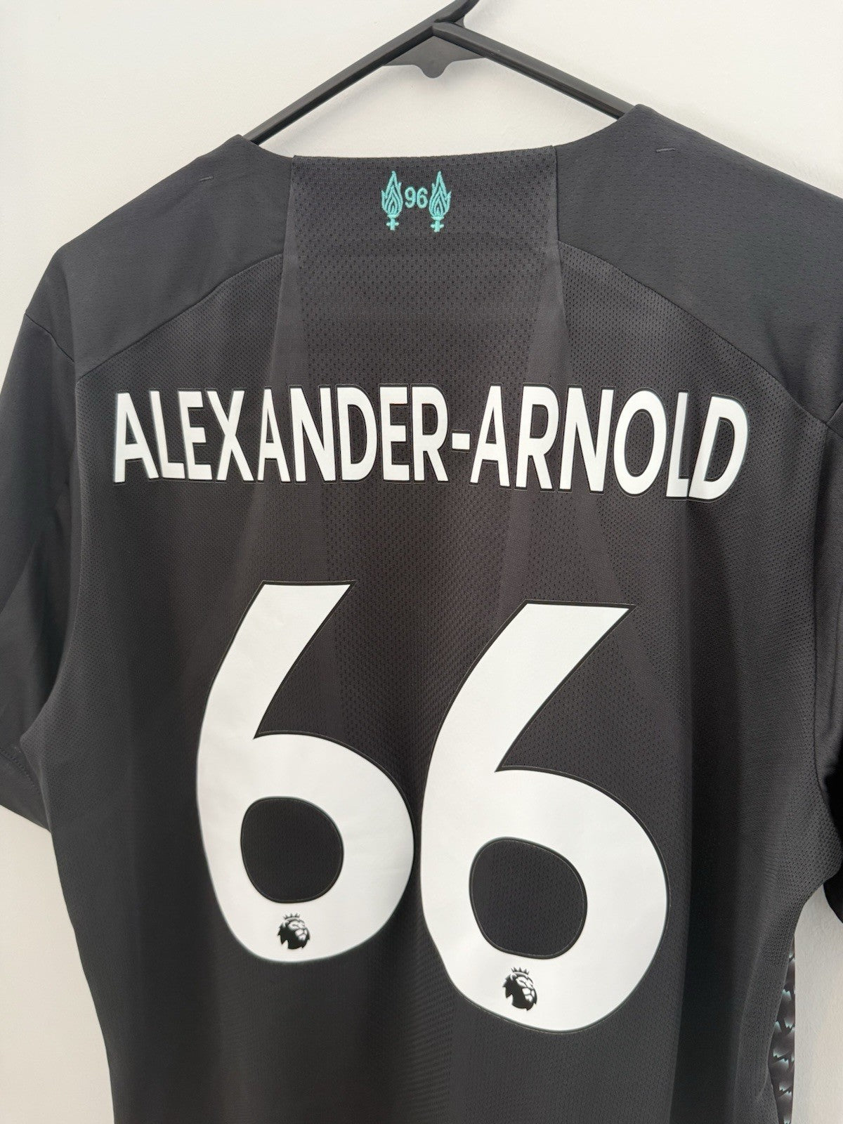 Liverpool Alexander-Arnold #66 2019/20 Large 3rd Excellent Condition MT930023