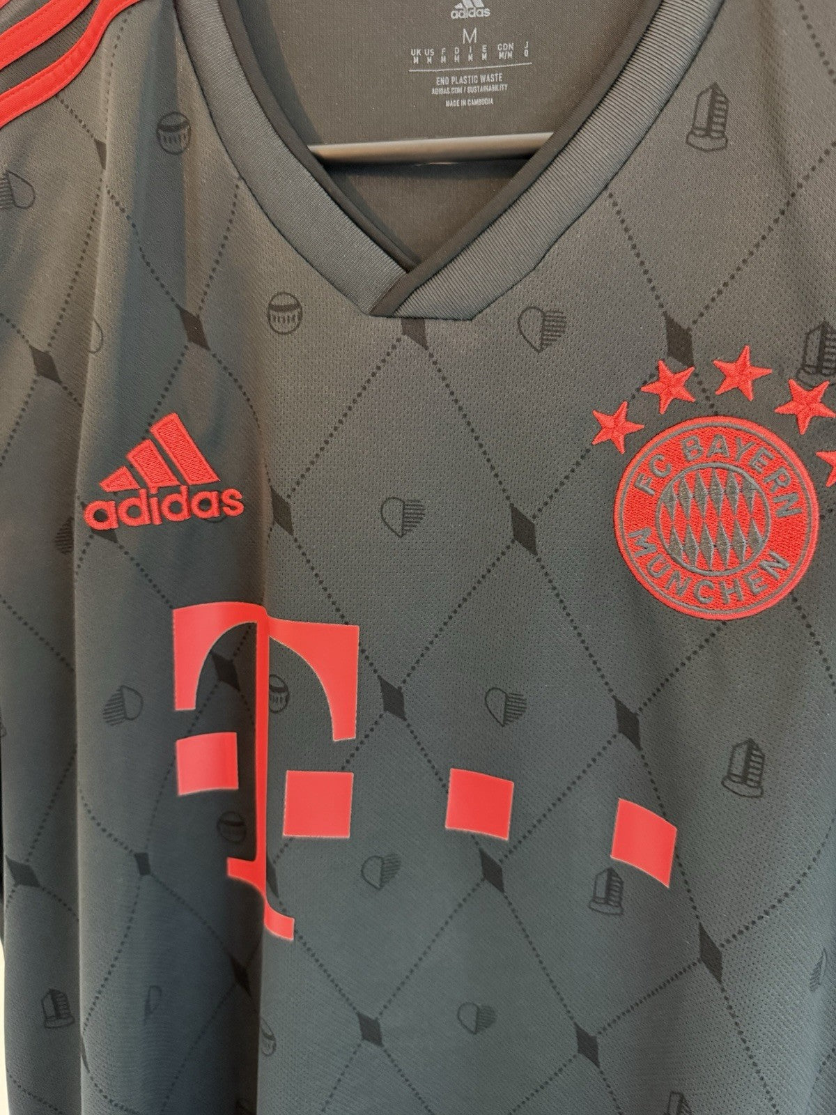 Bayern Munich Davies #19 2022/23 Medium 3rd Shirt Excellent Condition H39907