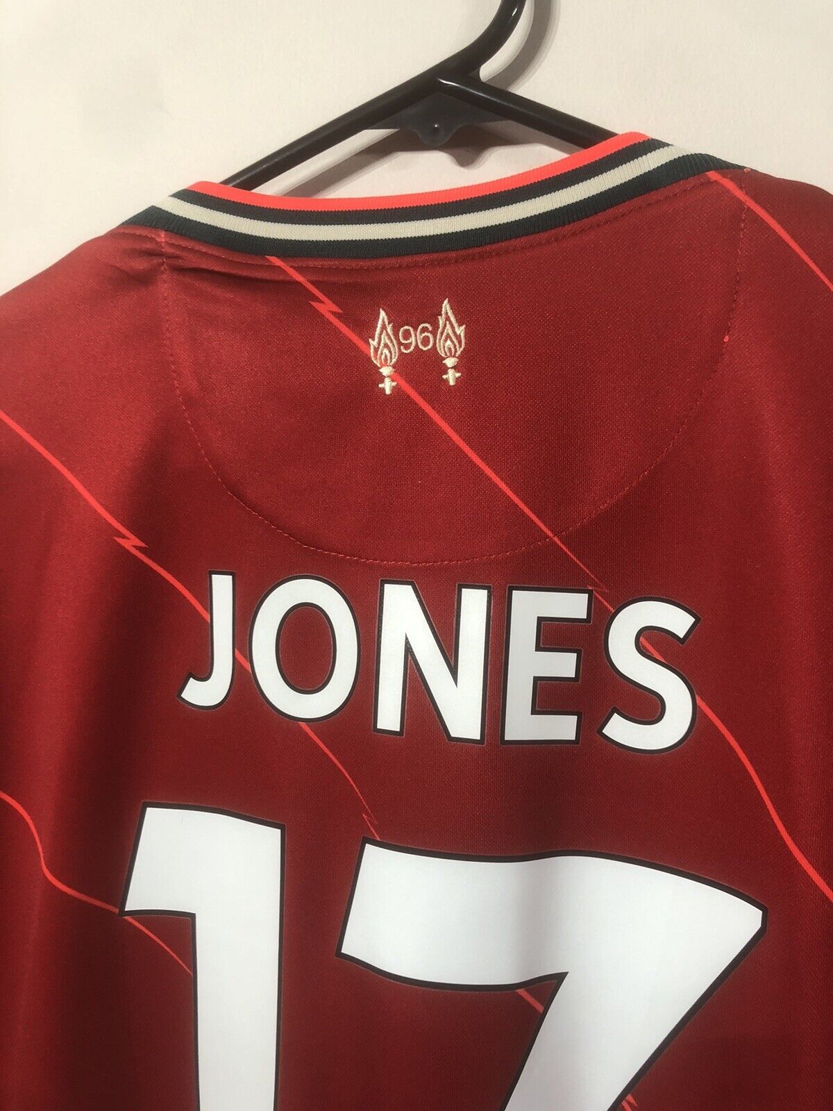 Jones #17 Liverpool Medium BNWT 2021/22 Home Shirt Nike