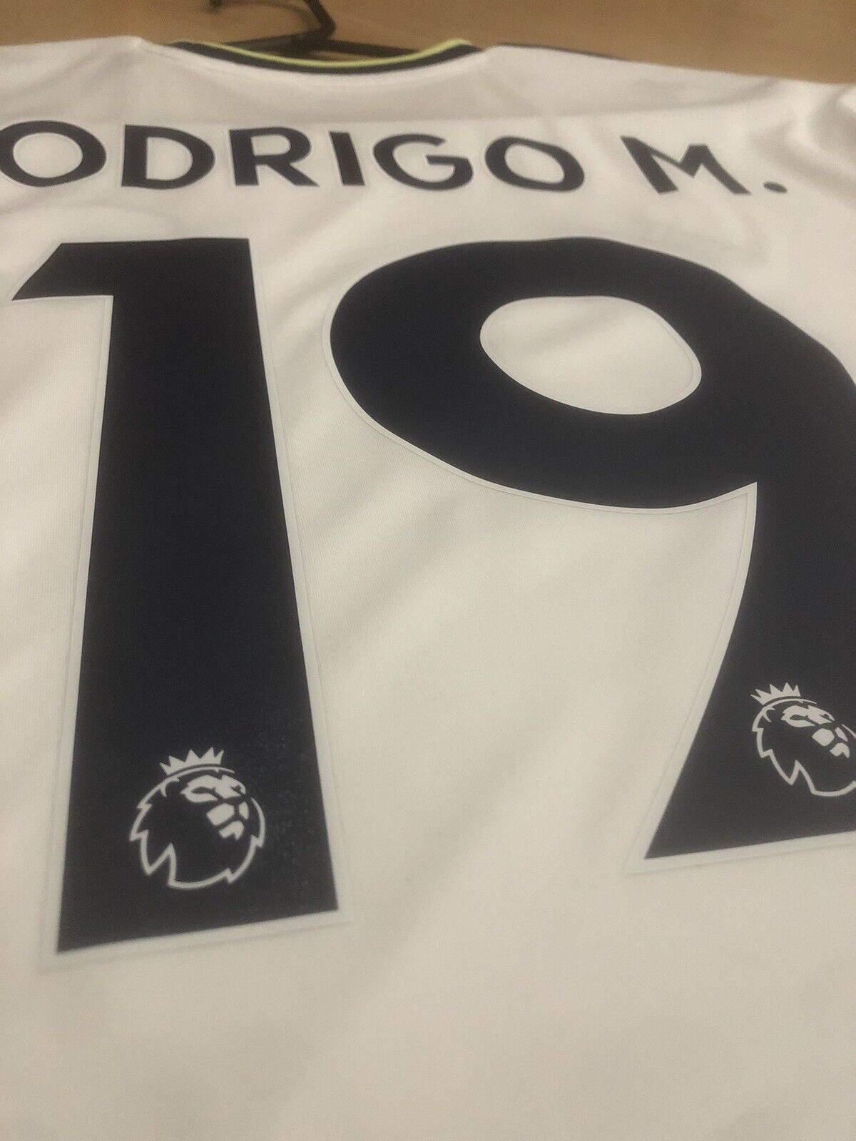 Rodrigo M. 19 Leeds United 2022 23 Medium Home Shirt Excellent Condition Hc1062