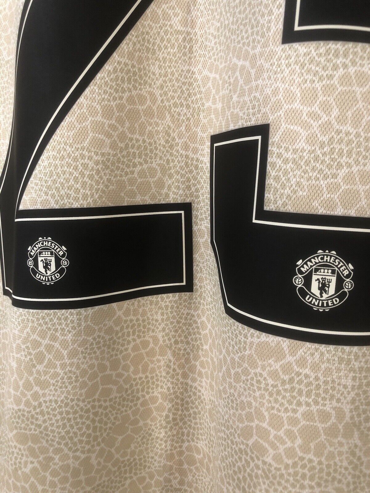 Shaw #23 Manchester United 2019/20 Away Medium Shirt Adidas Excellent Condition