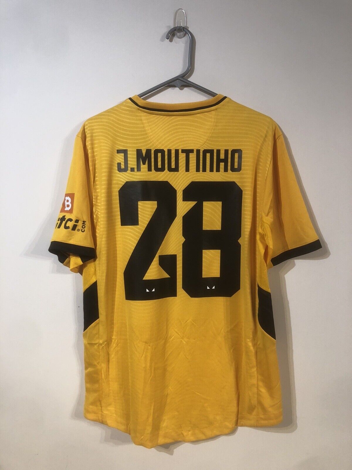 J. Moutinho #28 BNWT Wolves 2021/22 Euro Large Home Football Shirt Castore