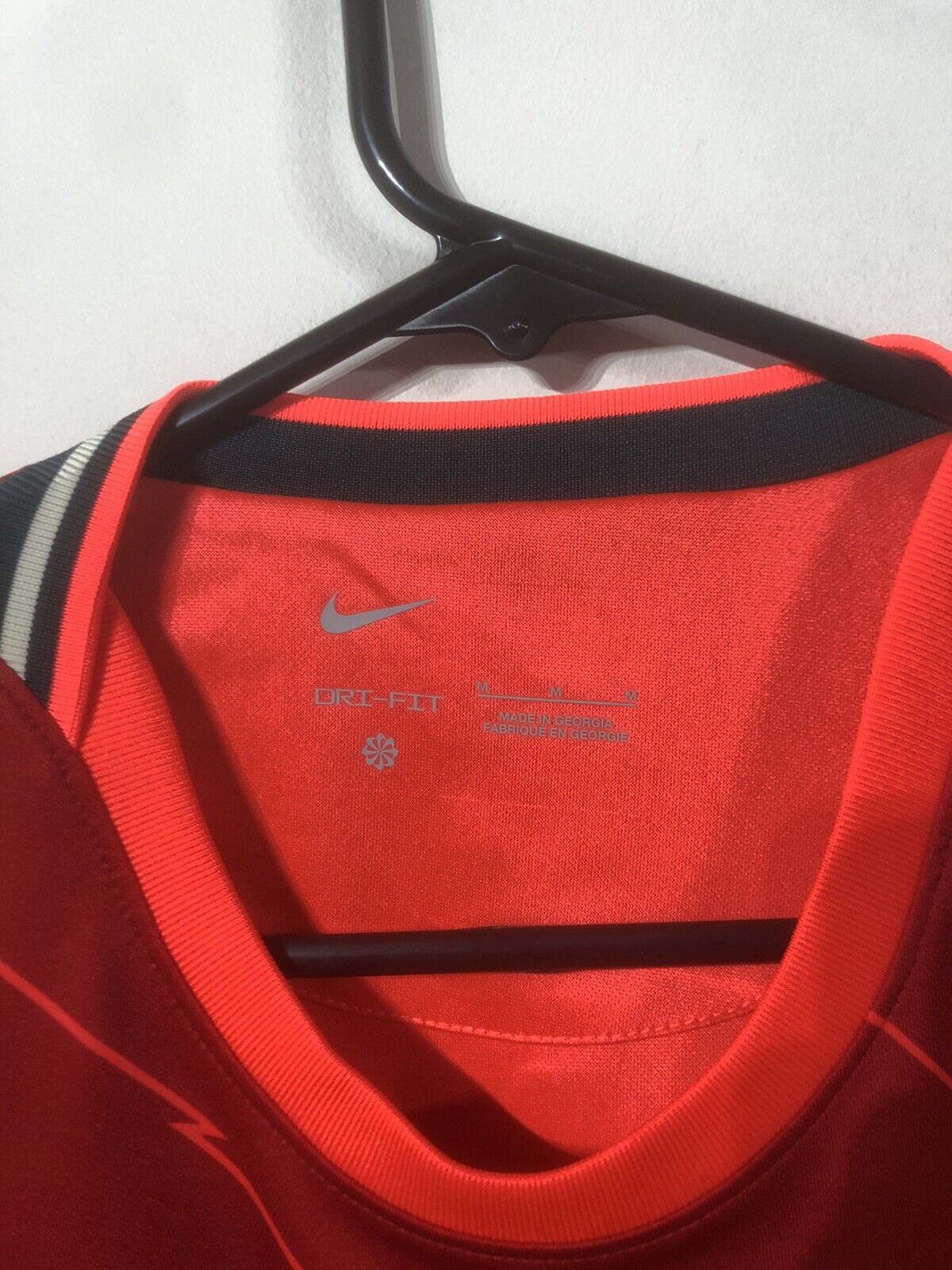 Jones #17 Liverpool Medium BNWT 2021/22 Home Shirt Nike