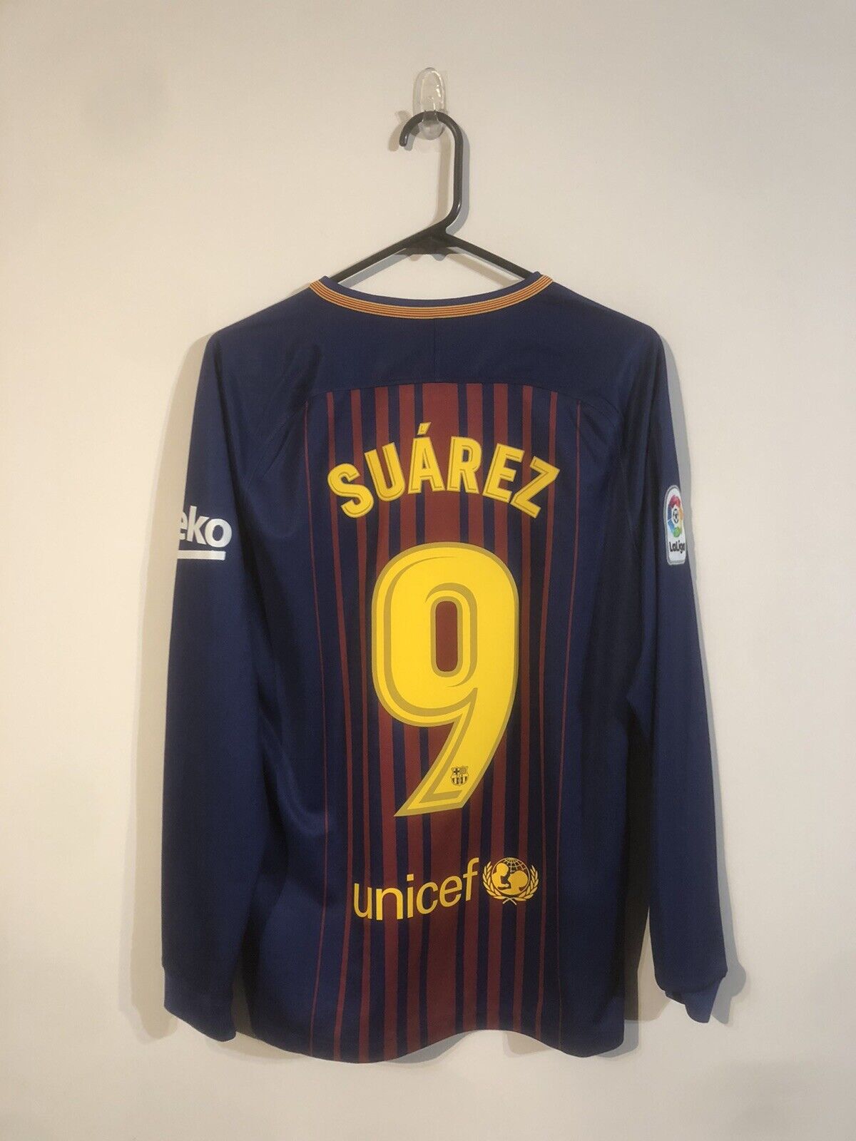 Suarez #9 Barcelona 2017/18 Small Home Long Sleeved Shirt Nike Very Good Conditi