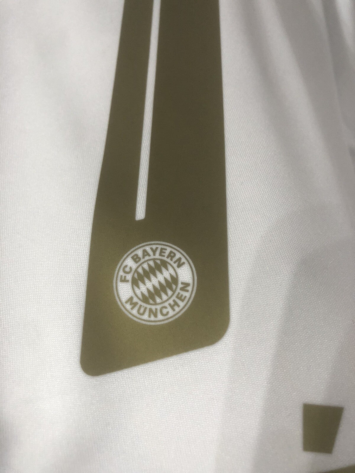 Bayern Munich Mane #17 2022/23 Large Away Shirt Excellent Condition HI3886