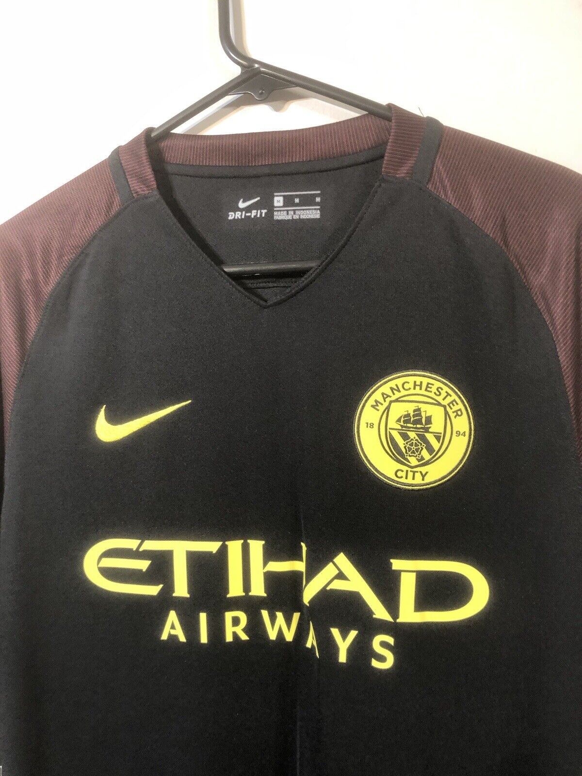 Gundogan #8 Manchester City 2016/17 Medium Away Football Shirt Nike BNWT