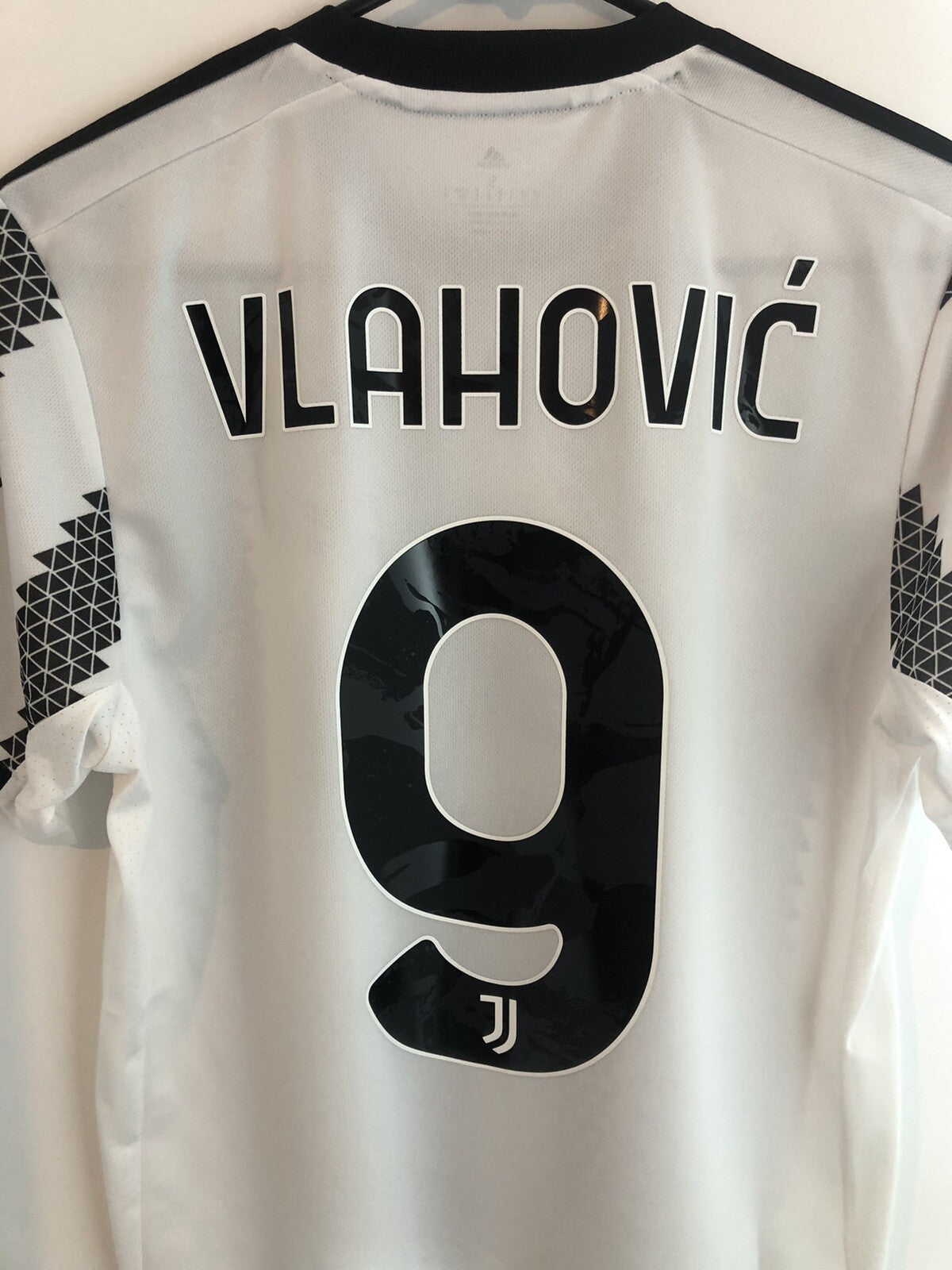 Juventus Vlahovic #9 2022/23 Small Home Shirt Adidas Excellent Condition H38907