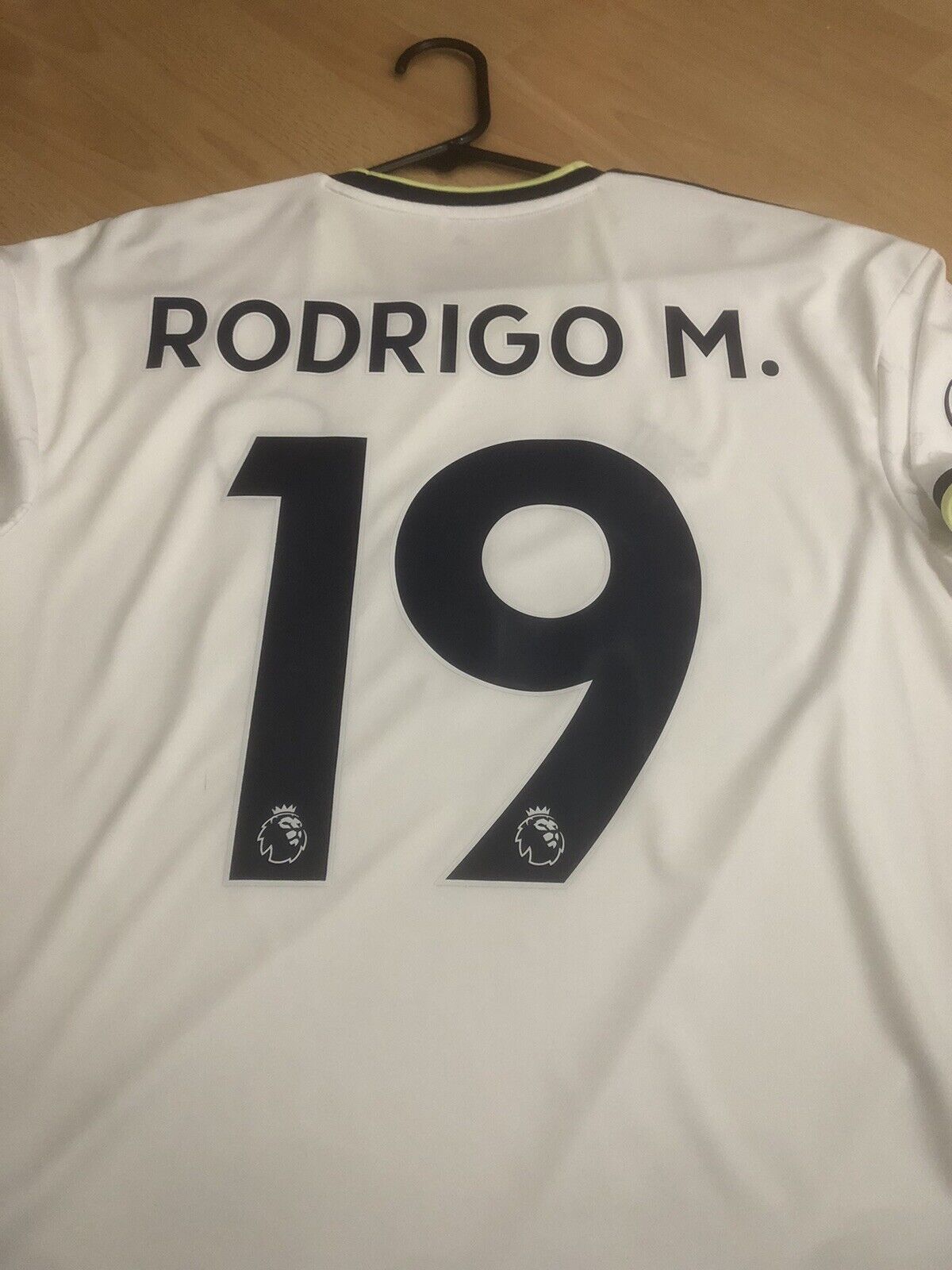 Rodrigo M. 19 Leeds United 2022 23 Medium Home Shirt Excellent Condition Hc1062