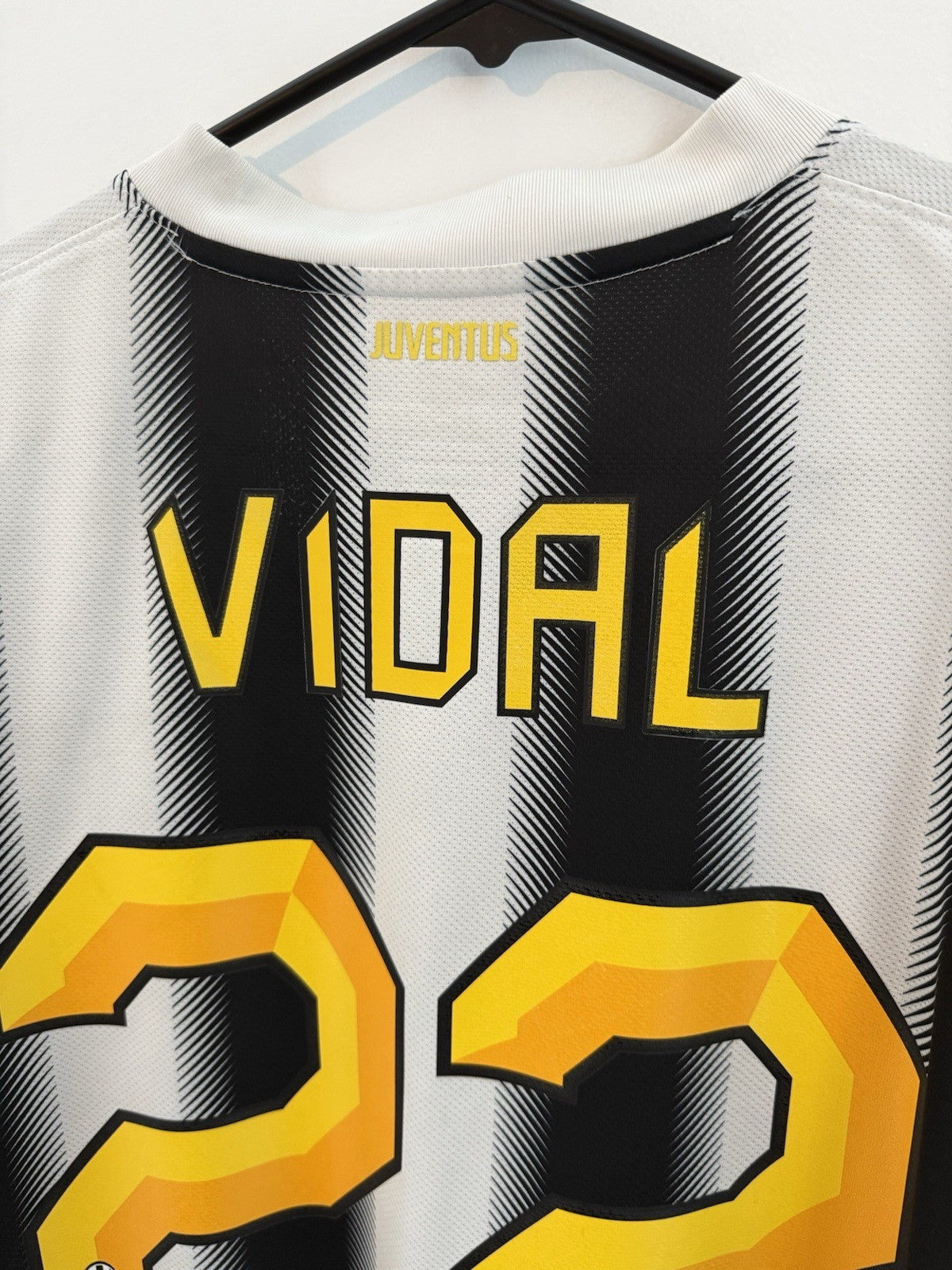 Juventus Vidal #22 2011/12 Large Home Shirt Nike Excellent Condition 419993-105