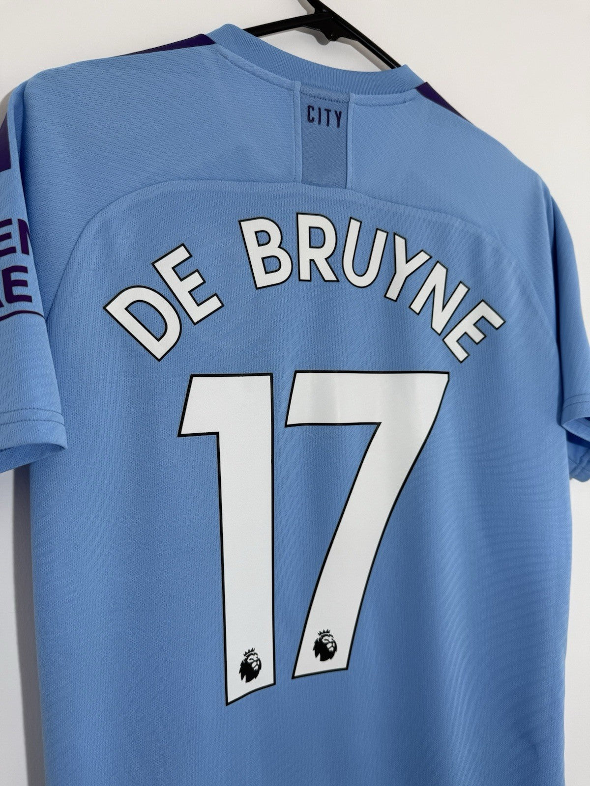 Man City De Bruyne #17 2019/20 Small Home Shirt Excellent Condition 755586-01