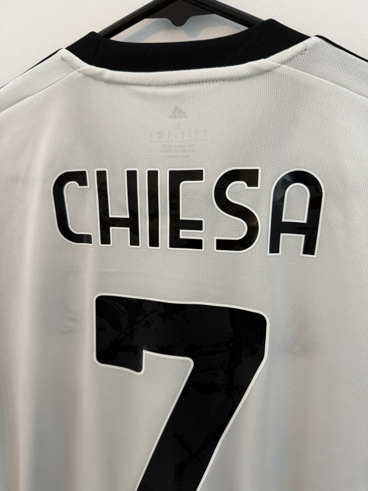 Juventus Chiesa #7 2022/23 Small Home Shirt Adidas Excellent Condition H38907