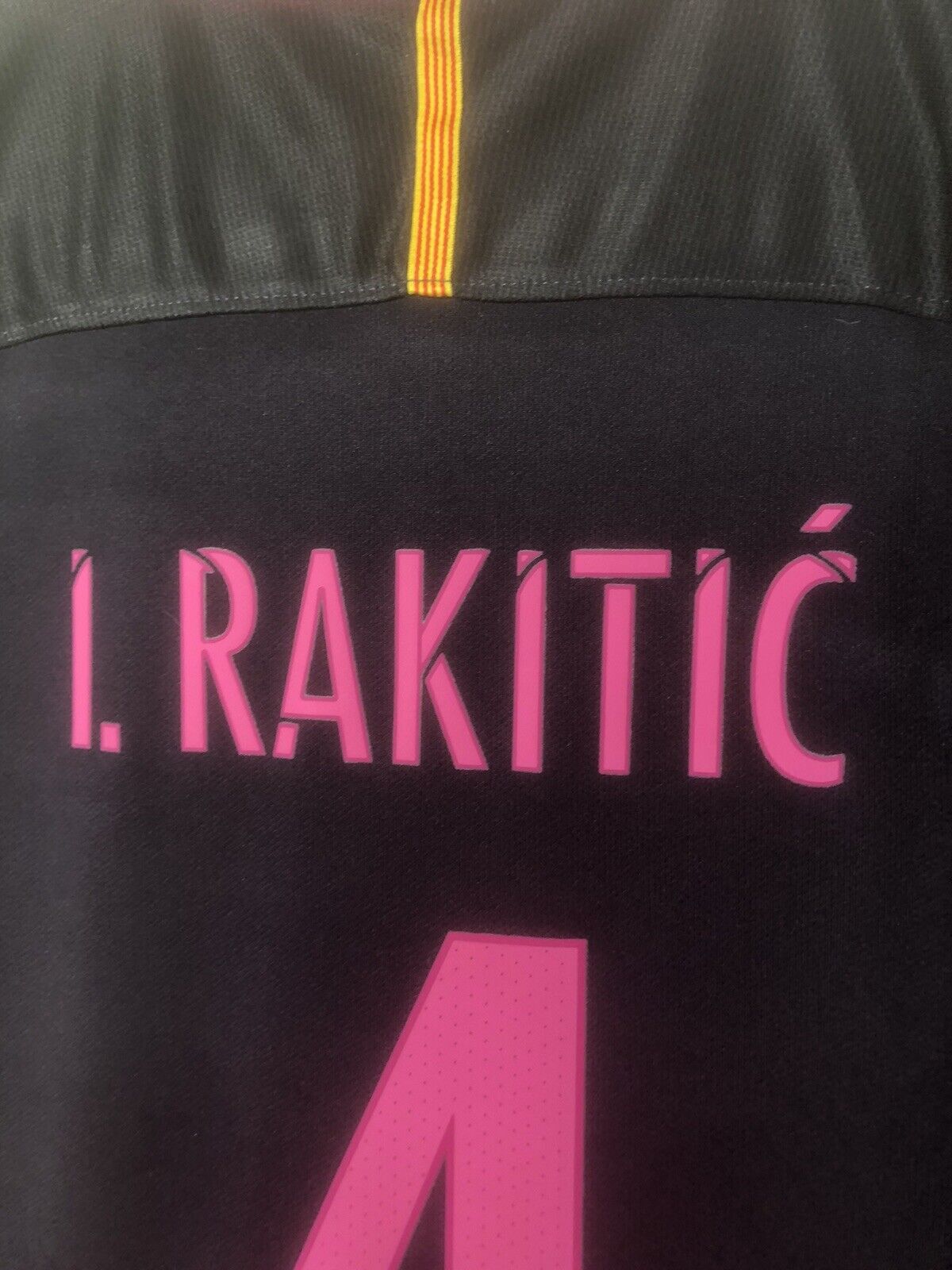 I Rakitic 4 Barcelona 2016 17 Away Medium Shirt Very Good Condition 776844 525
