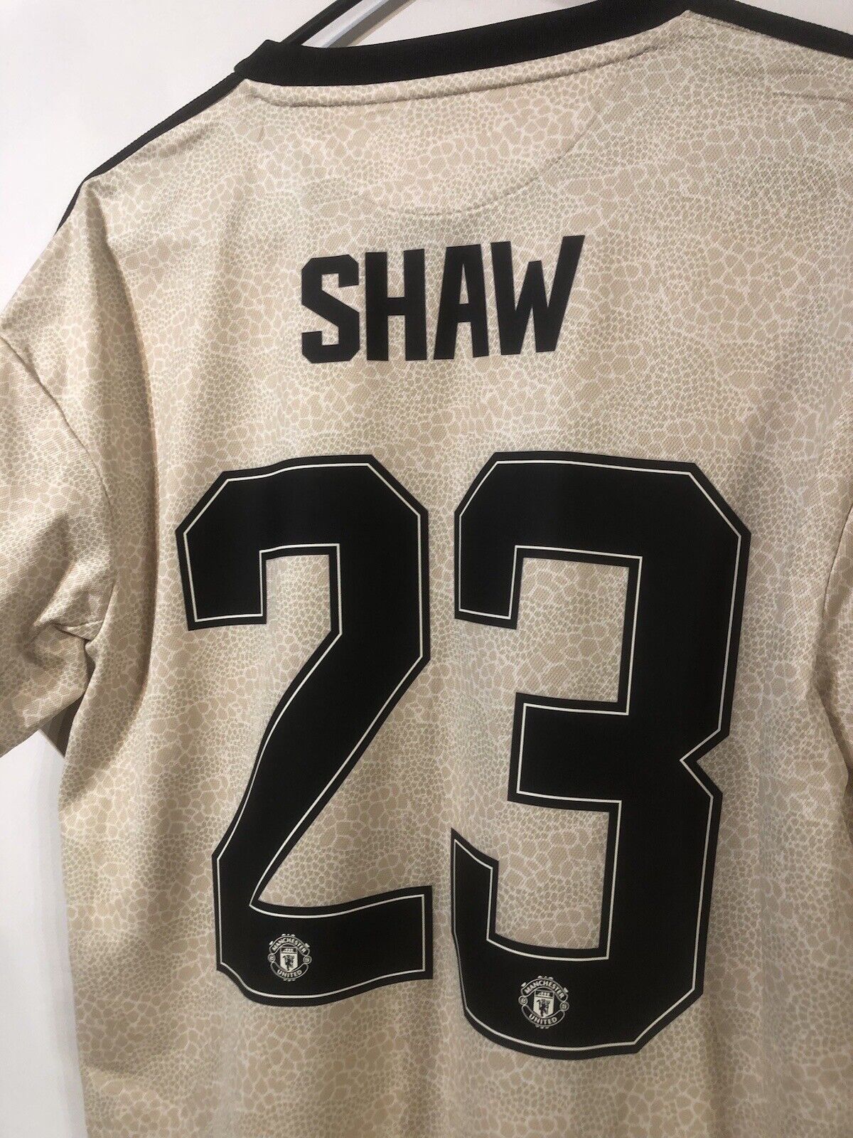 Shaw #23 Manchester United 2019/20 Away Medium Shirt Adidas Excellent Condition