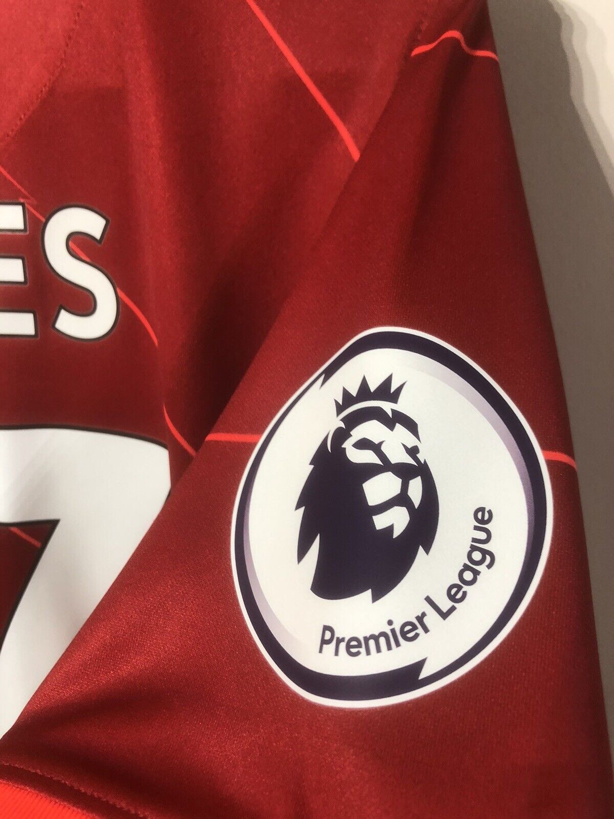 Jones #17 Liverpool Medium BNWT 2021/22 Home Shirt Nike