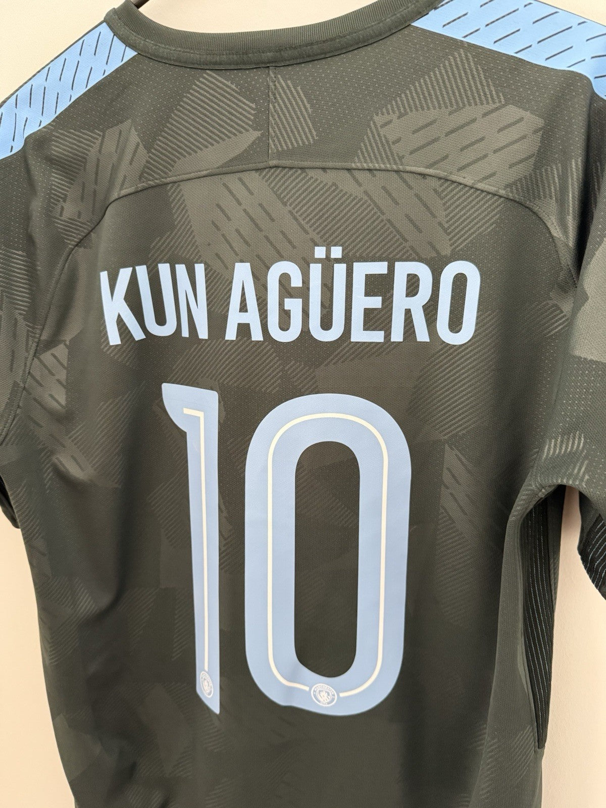 Man City Kun Aguero #10 2017/18 Medium 3rd Shirt Excellent Condition 847259-333