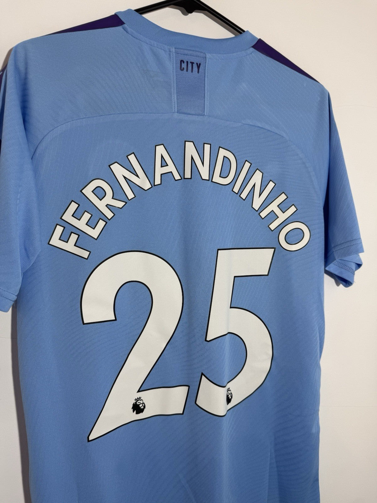 Manchester City Fernandinho #25 2019/20 Medium Home Excellent Conditio 755586-01