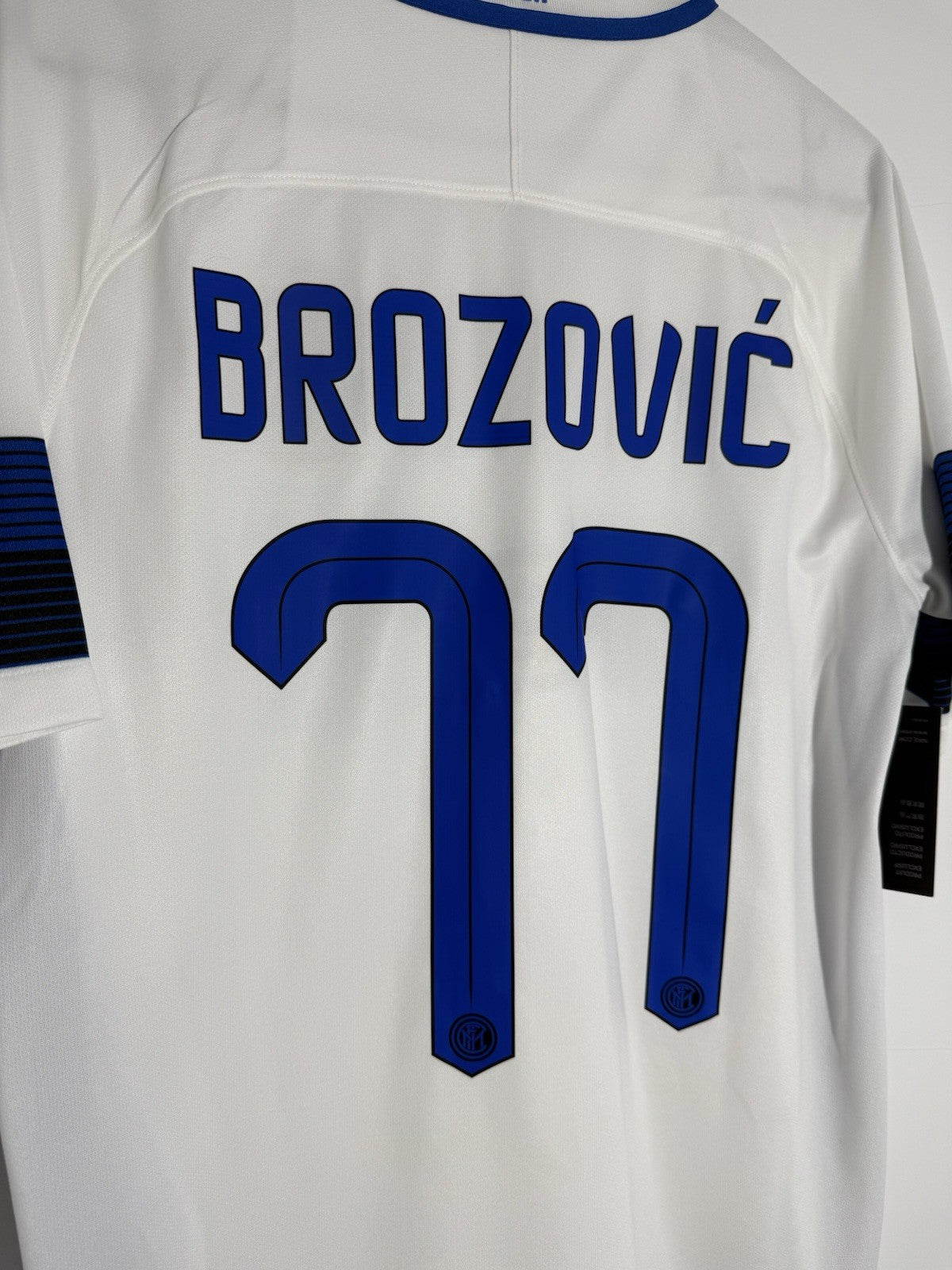 Inter Milan Brozovic #77 2016/17 Medium Away Shirt Excellent Conditio 776888-101