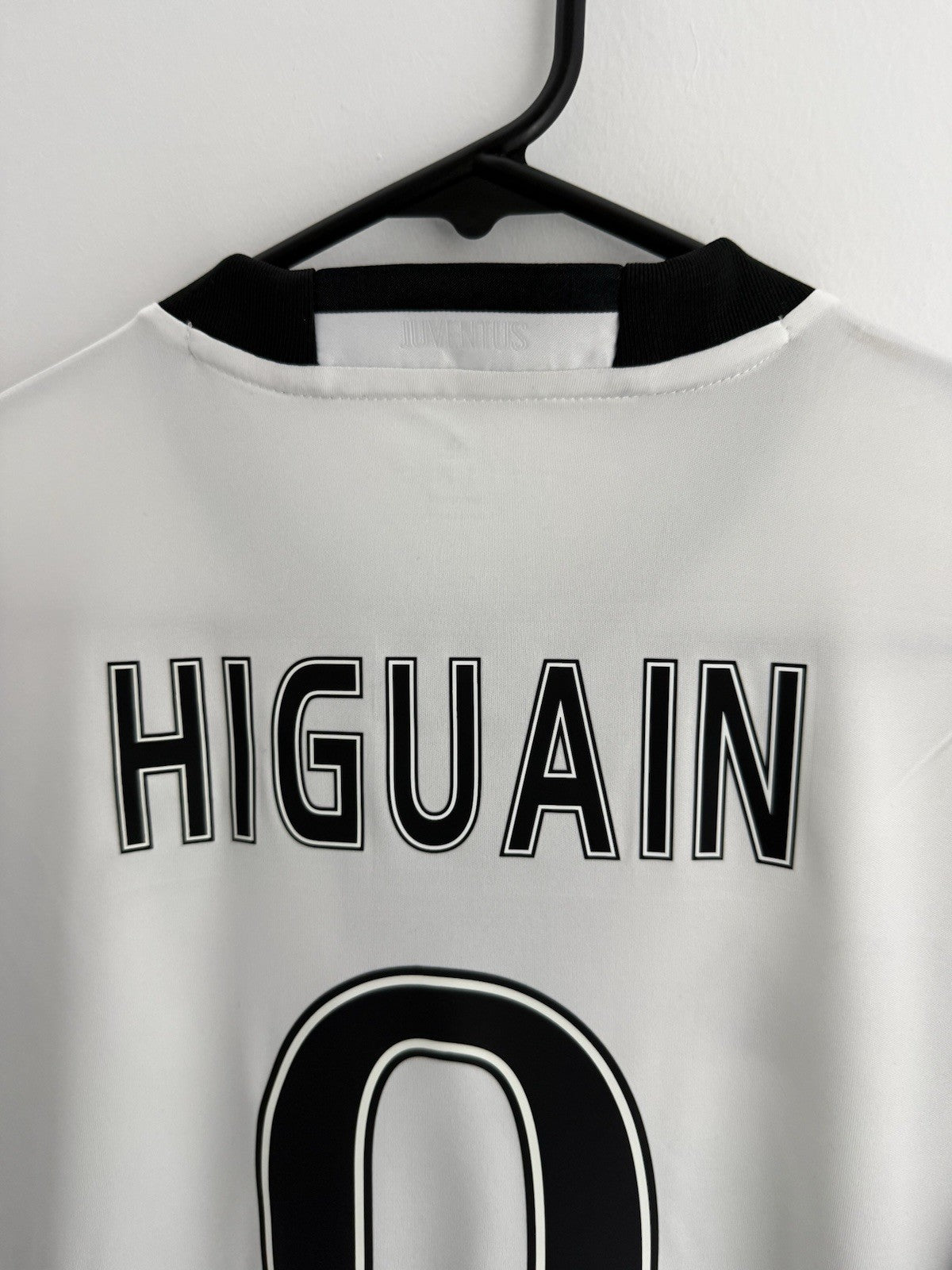 Juventus Higuain #9 2016/17 Home Small Football Shirt Excellent Condition AI6241